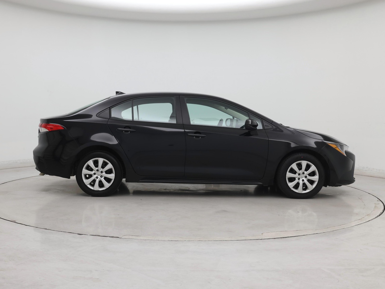 2025 Toyota Corolla LE - Photo 8