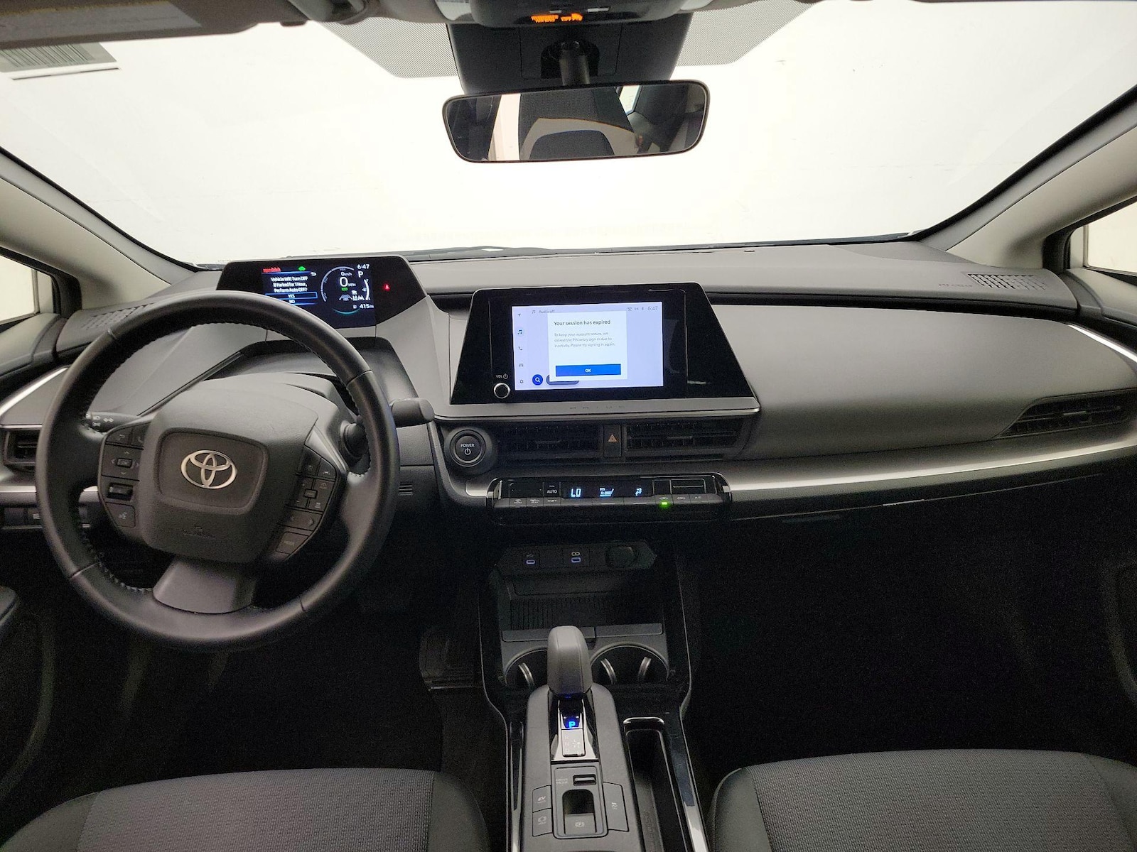 2025 Toyota Prius LE - Photo 10