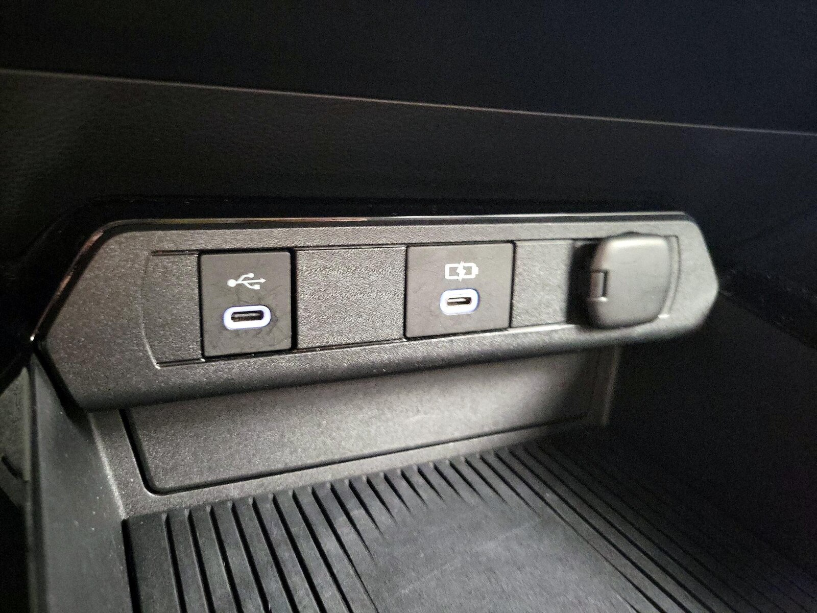 2025 Toyota Prius LE - Photo 19