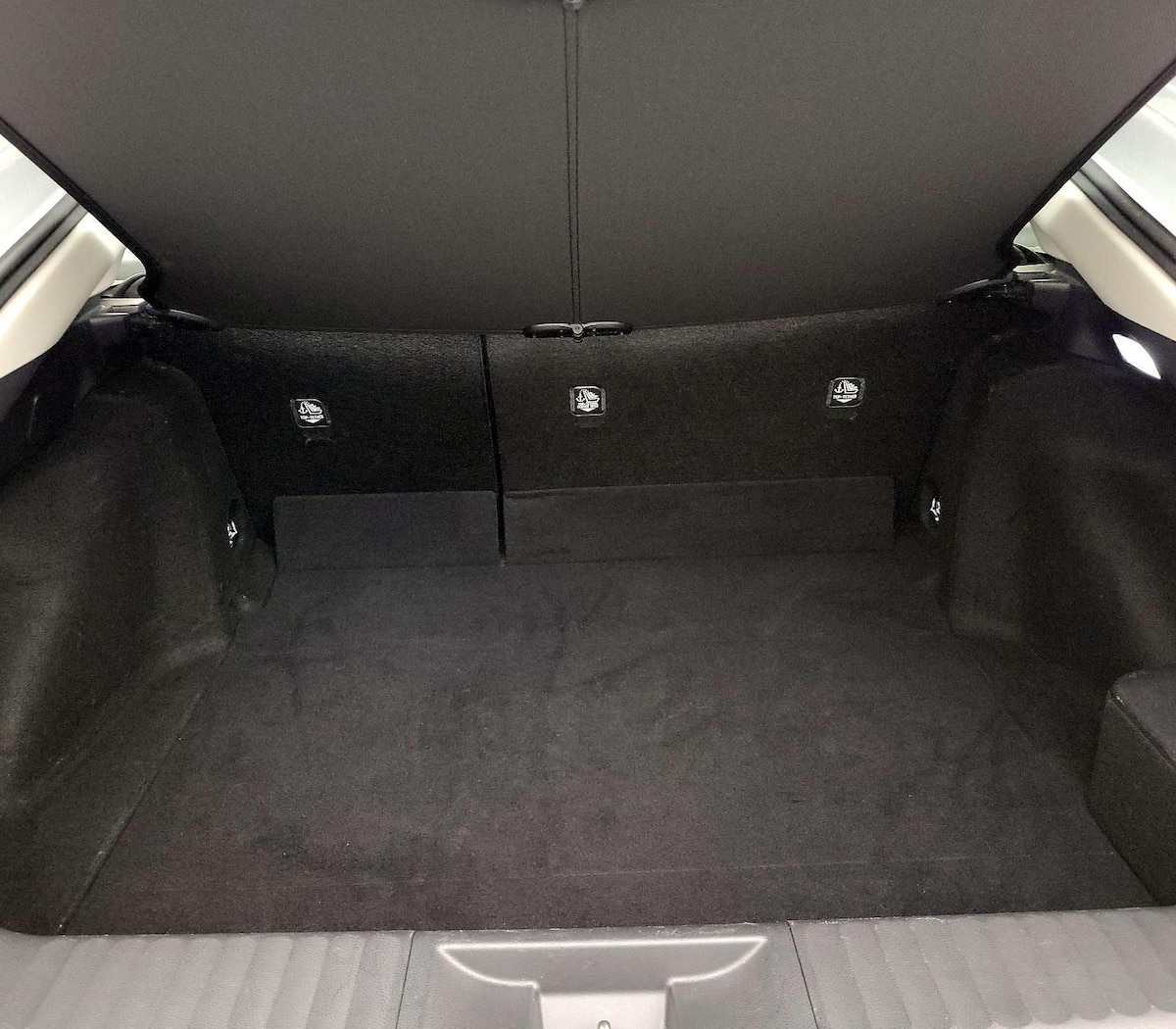 Trunk/Cargo (Seats Up)