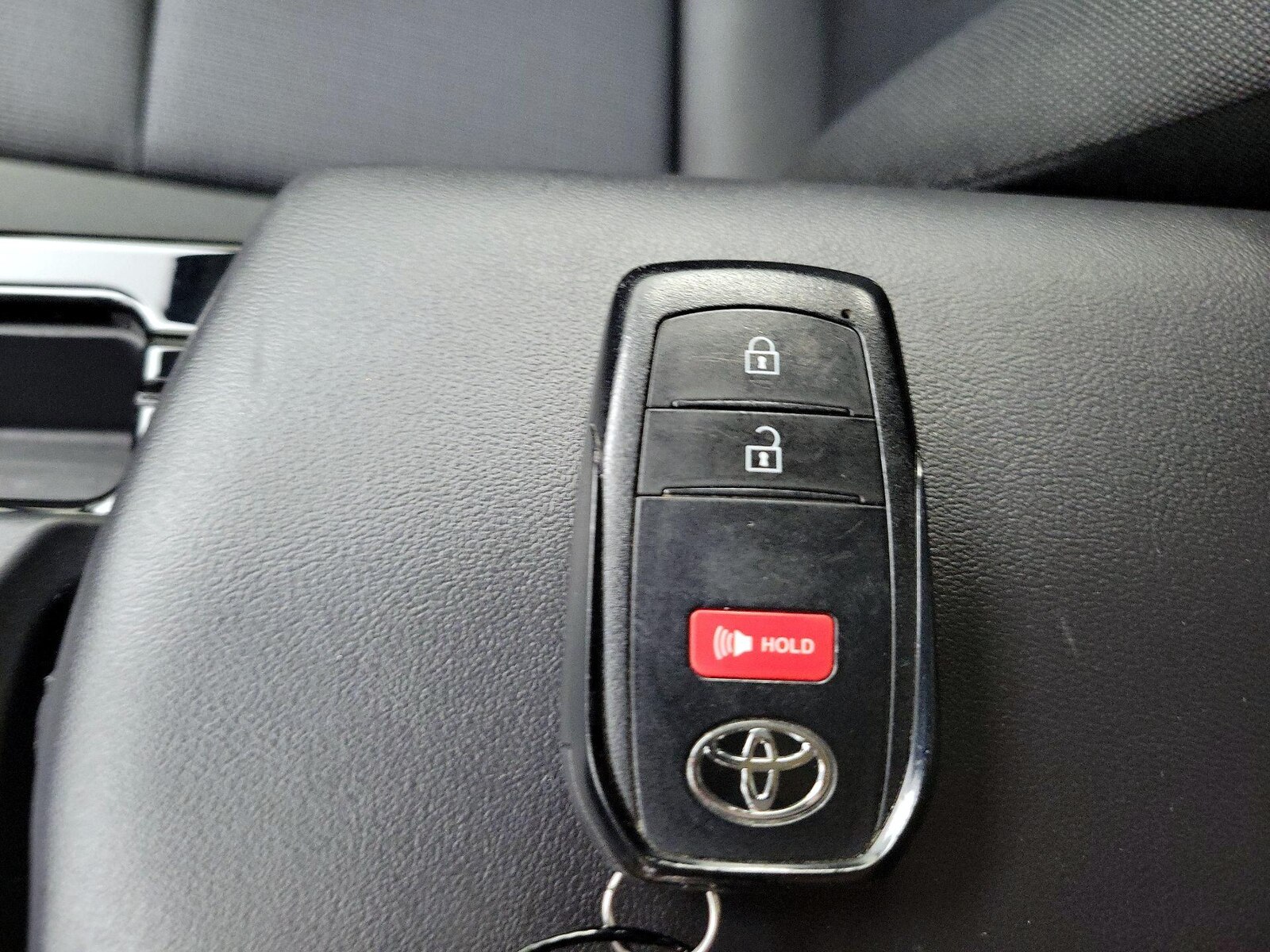 2025 Toyota Prius LE - Photo 23