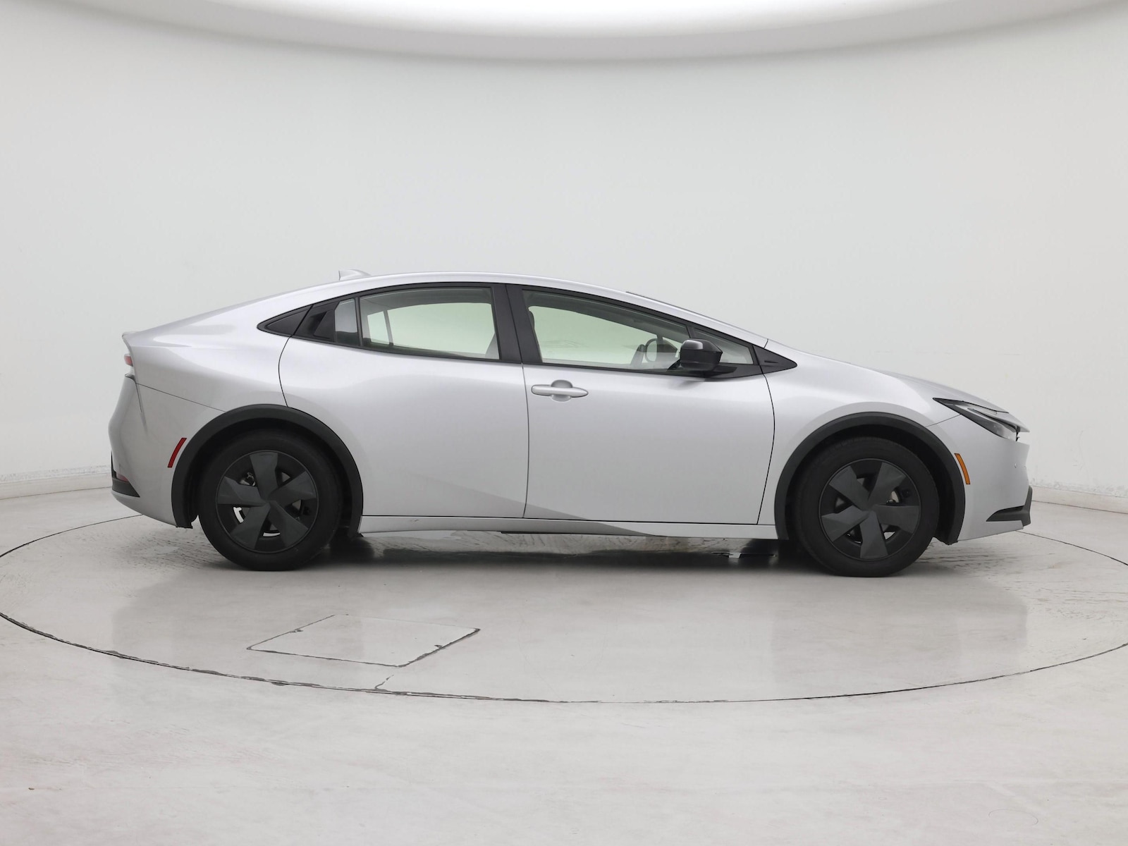 2025 Toyota Prius LE - Photo 8