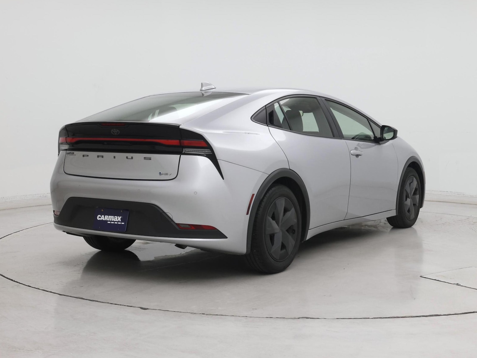 2025 Toyota Prius LE - Photo 9