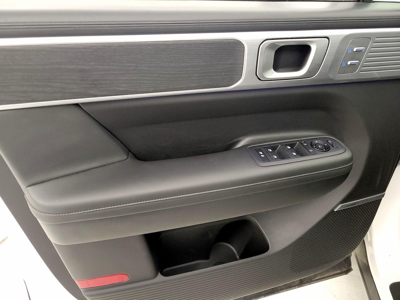 2025 Hyundai Santa Fe Limited - Photo 11