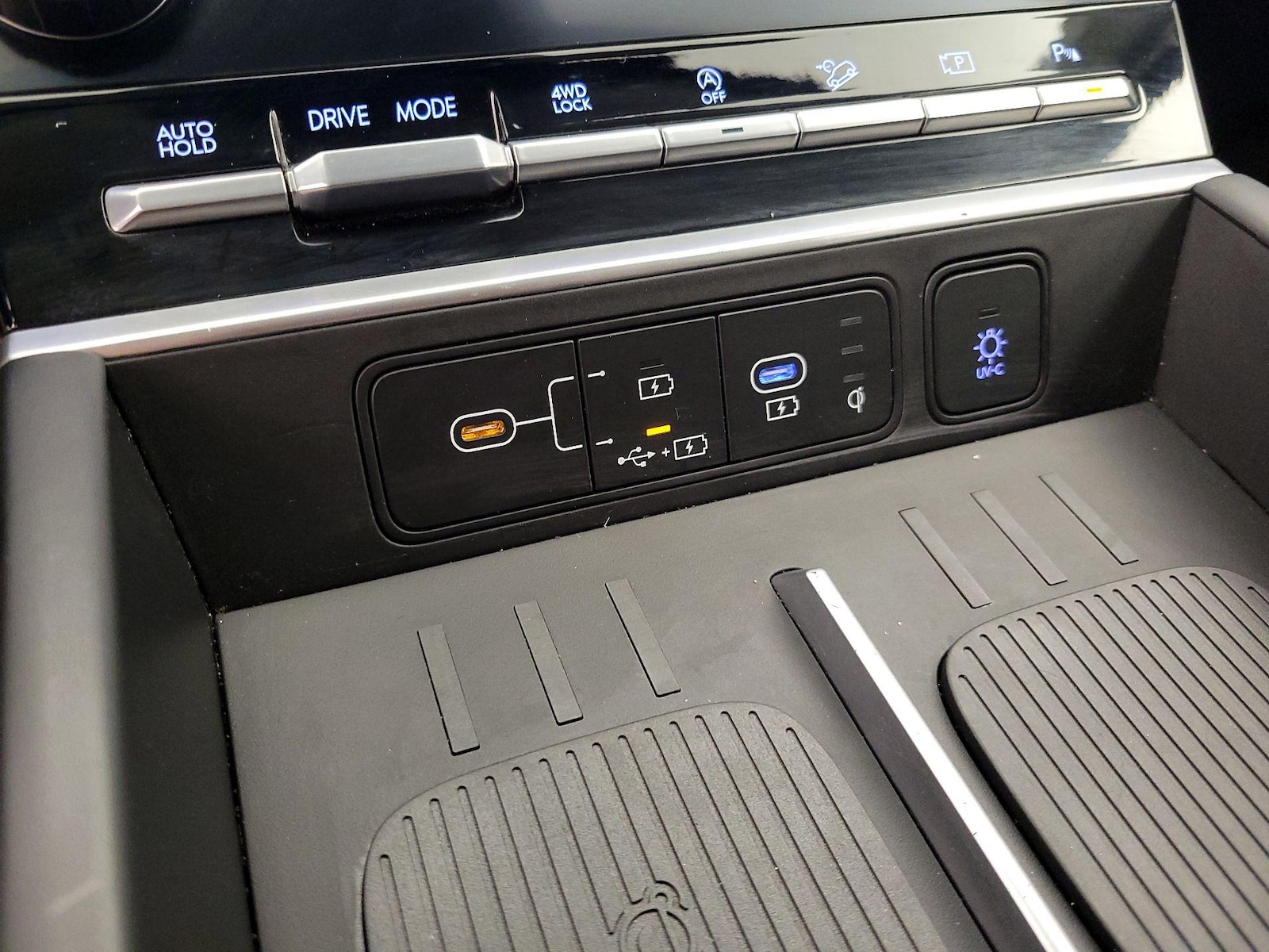 2025 Hyundai Santa Fe Limited - Photo 18