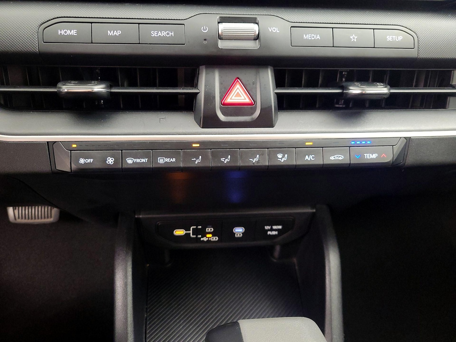2025 Kia K4 LXS - Photo 17