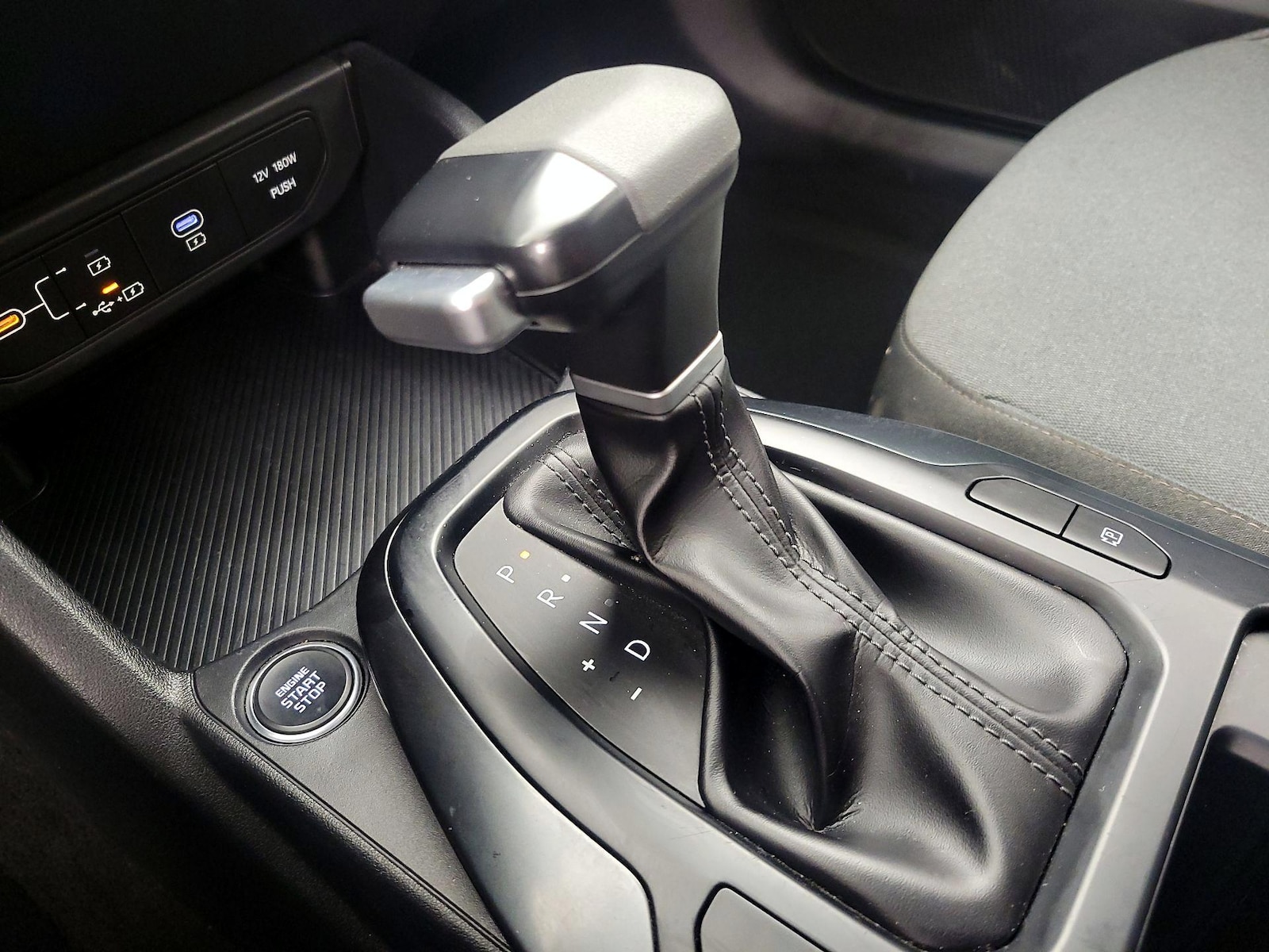 2025 Kia K4 LXS - Photo 18