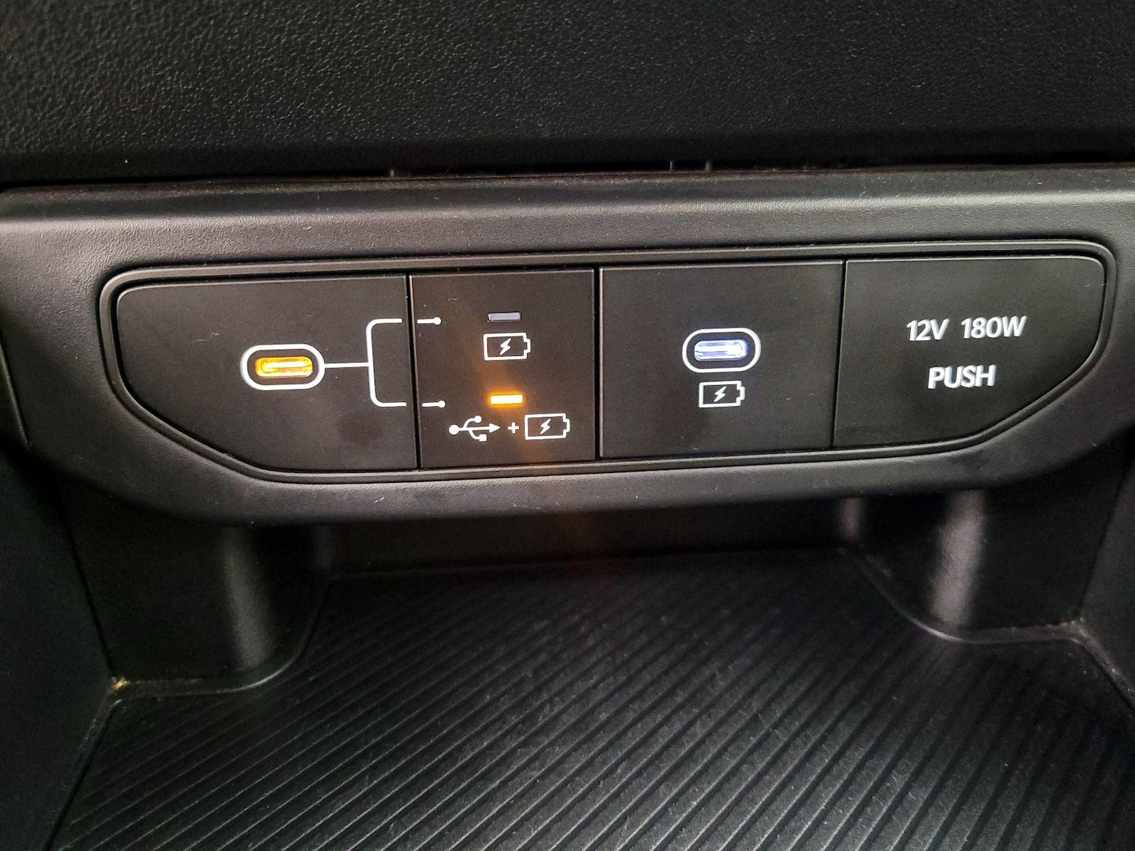 2025 Kia K4 LXS - Photo 19
