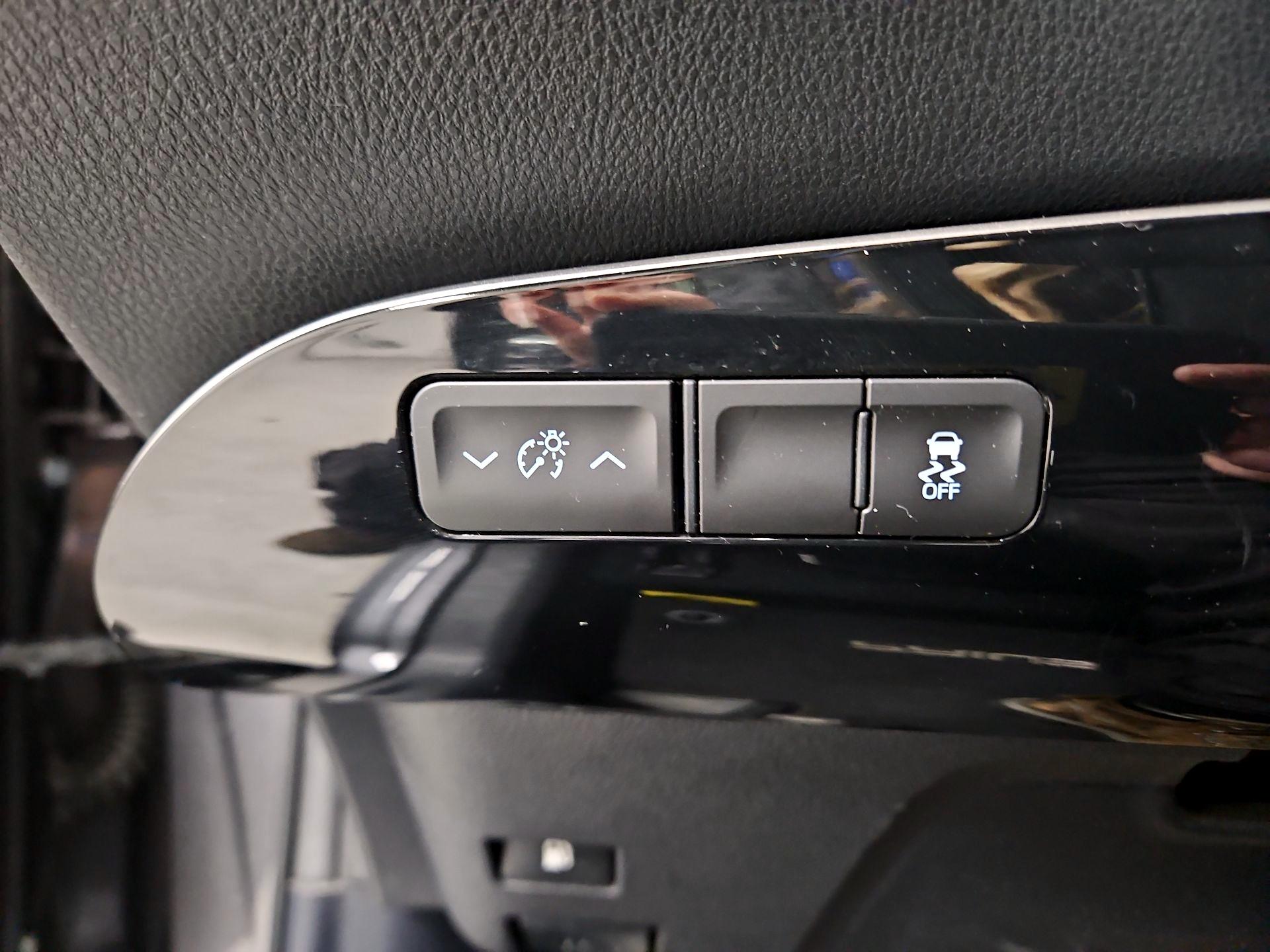 Thumbnail: 2016 Toyota Prius - 13