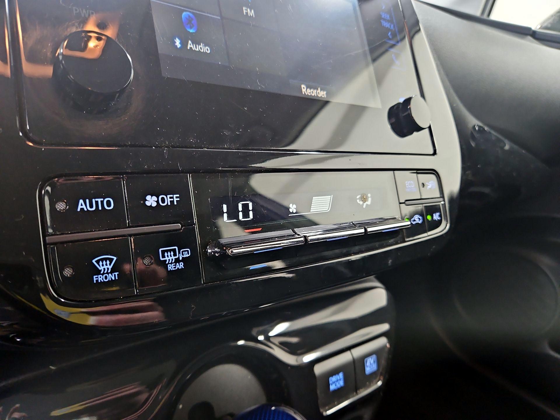 Thumbnail: 2016 Toyota Prius - 16