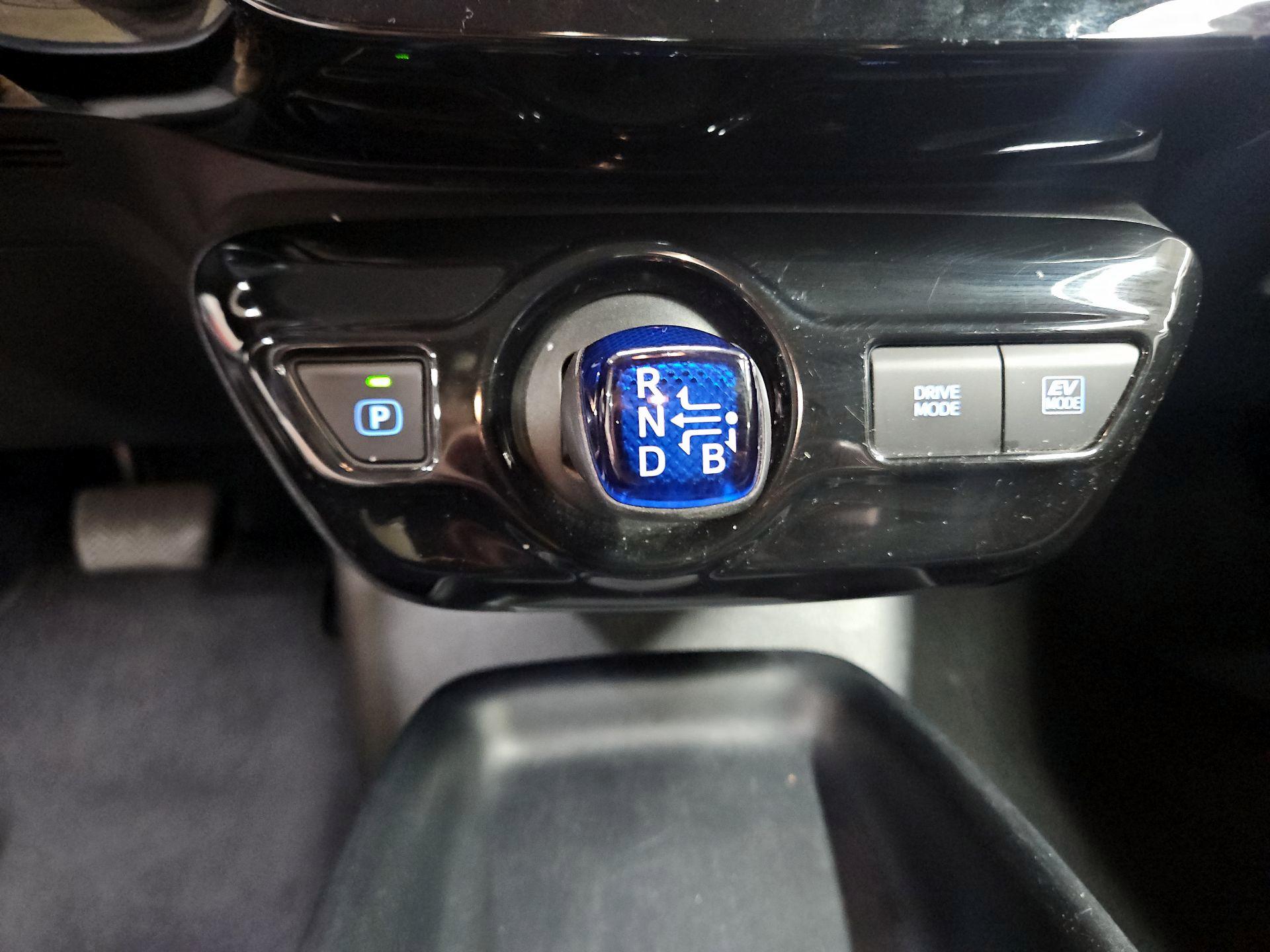 Thumbnail: 2016 Toyota Prius - 17