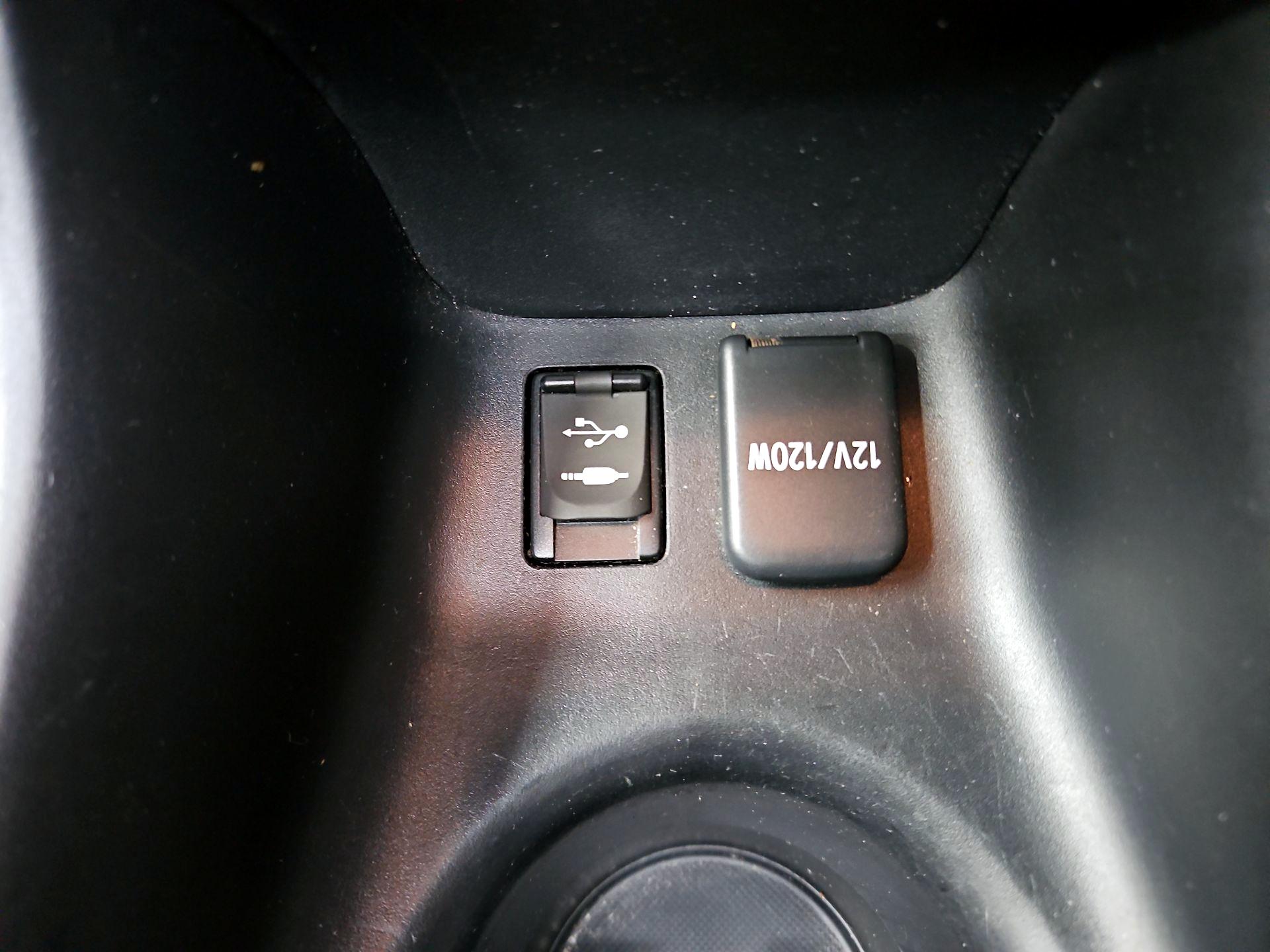 Thumbnail: 2016 Toyota Prius - 18