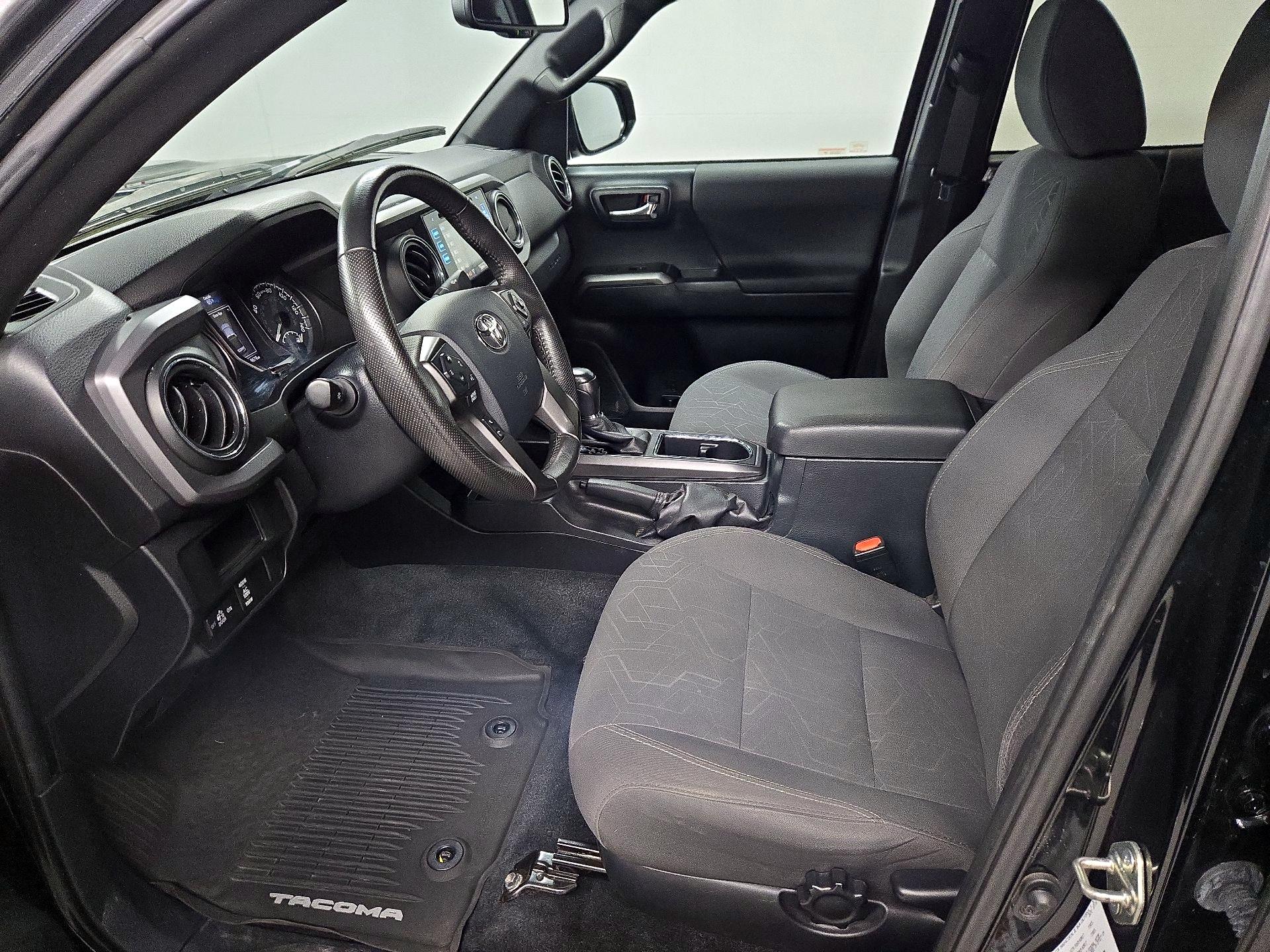 Thumbnail: 2016 Toyota Tacoma - 11