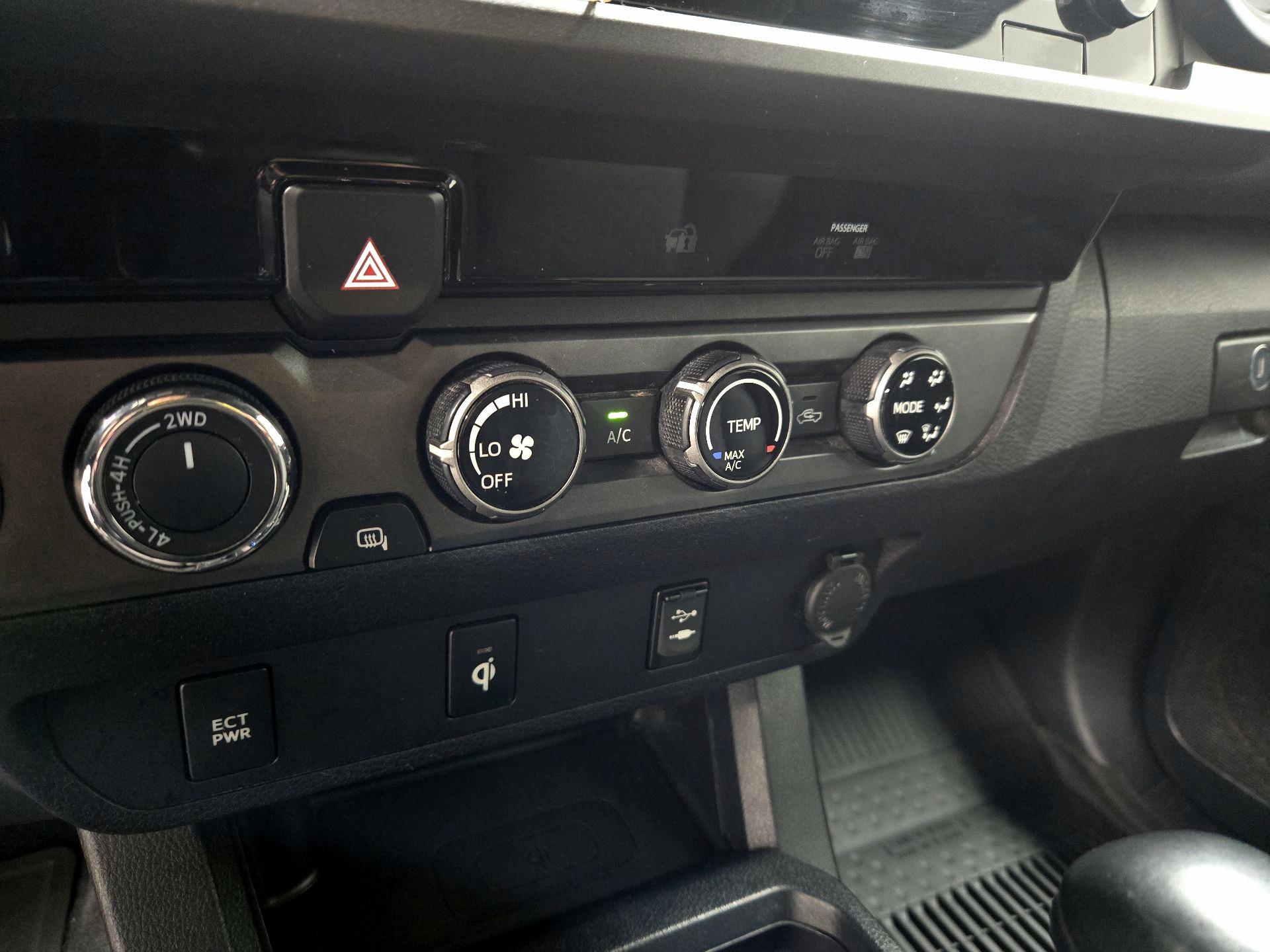 Thumbnail: 2016 Toyota Tacoma - 16