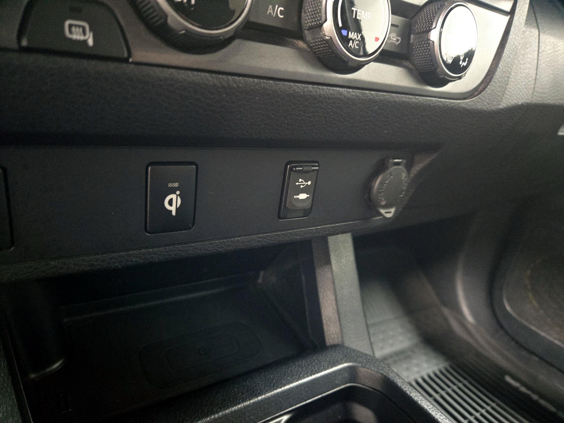 Thumbnail: 2016 Toyota Tacoma - 18