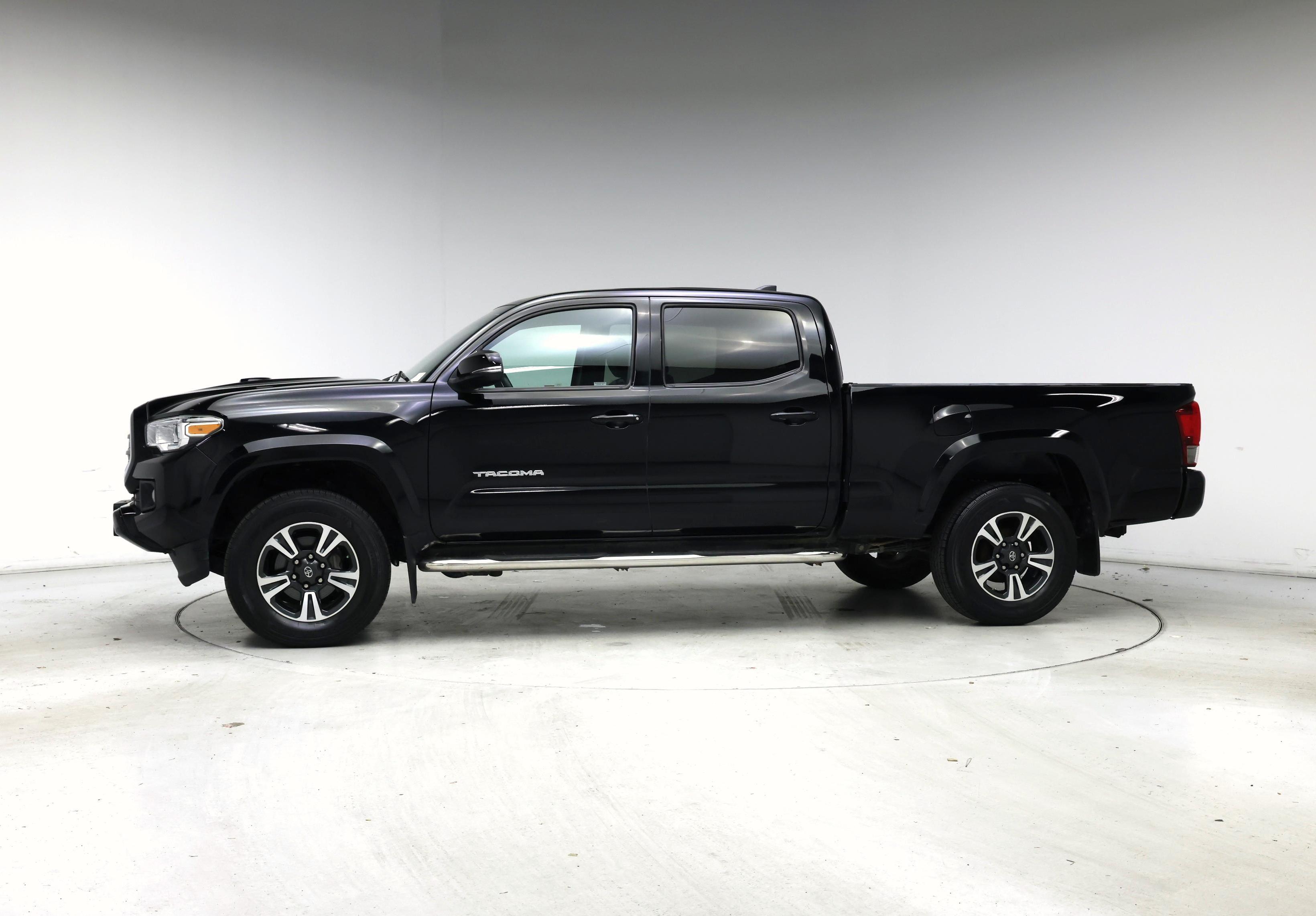 Thumbnail: 2016 Toyota Tacoma - 3