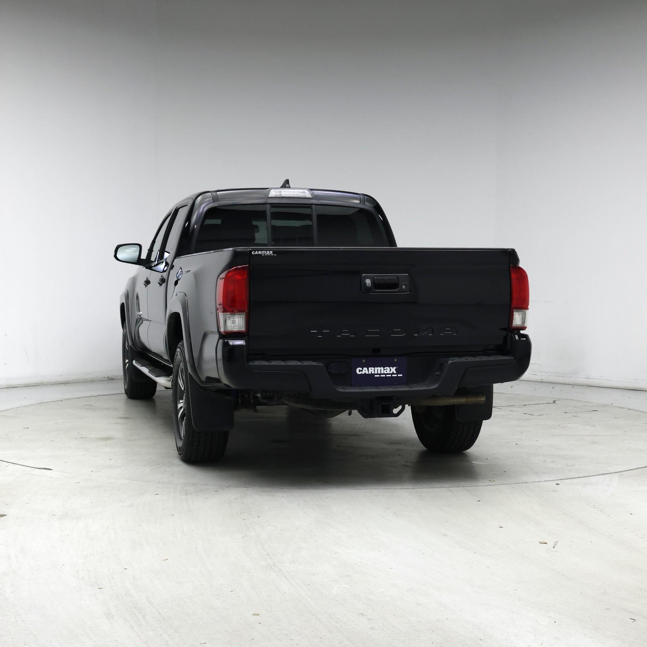 Thumbnail: 2016 Toyota Tacoma - 6