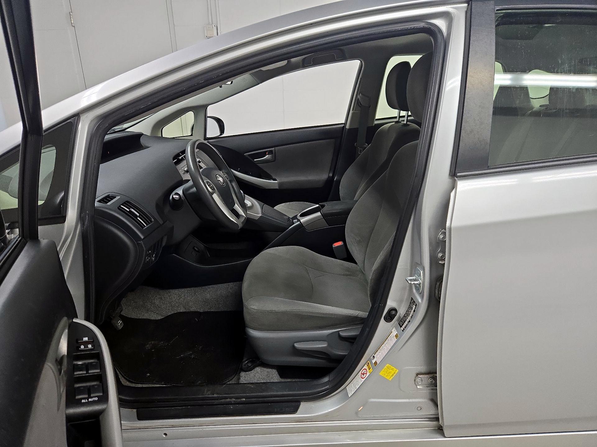 Thumbnail: 2015 Toyota Prius - 11