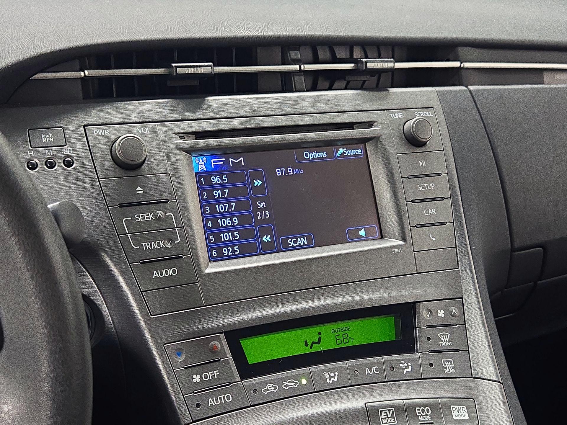 Thumbnail: 2015 Toyota Prius - 15