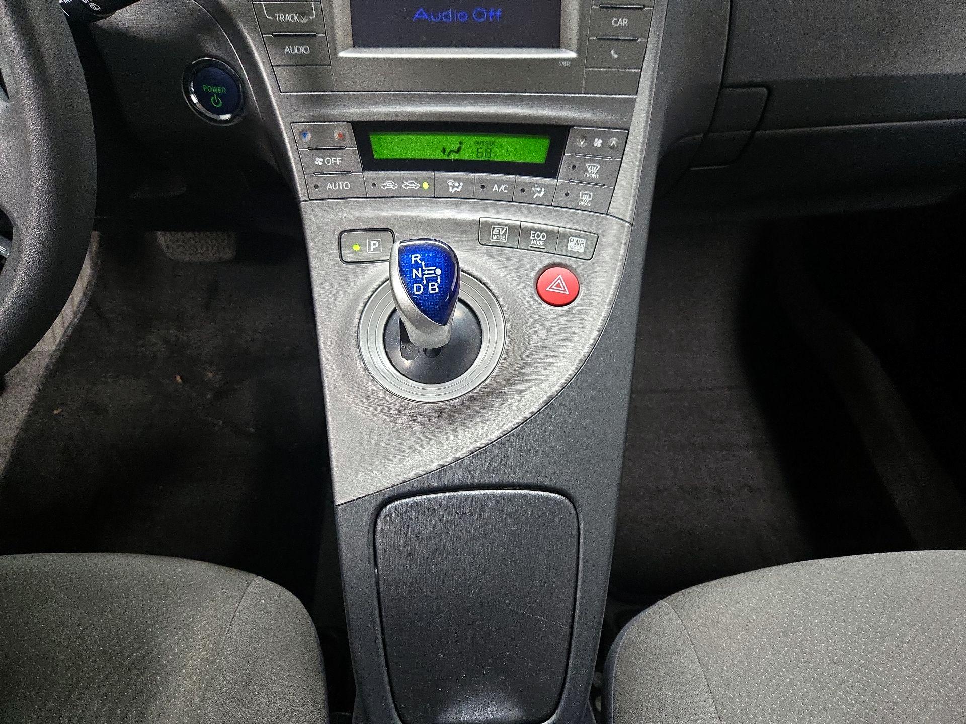 Thumbnail: 2015 Toyota Prius - 17