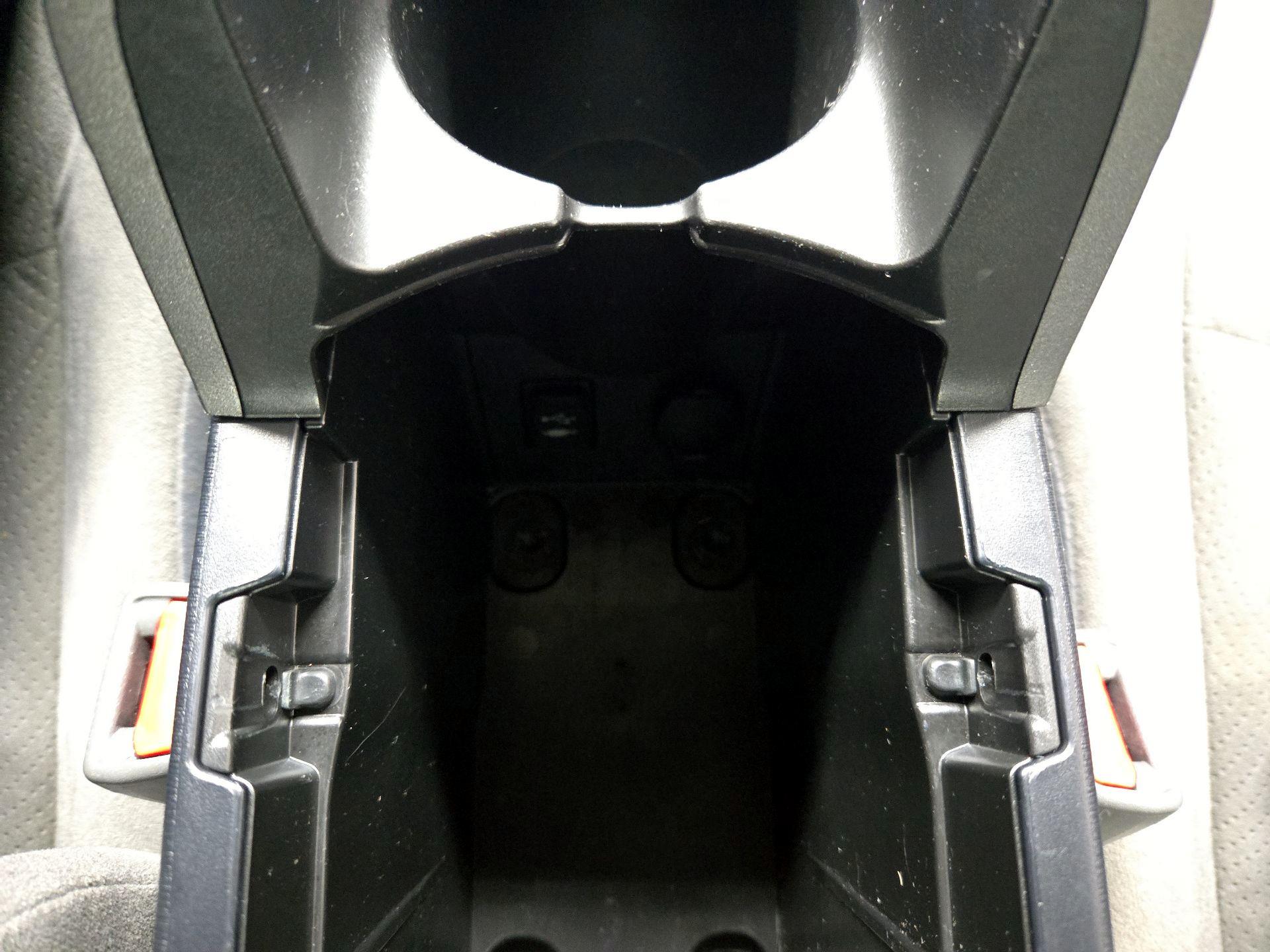 Thumbnail: 2015 Toyota Prius - 18