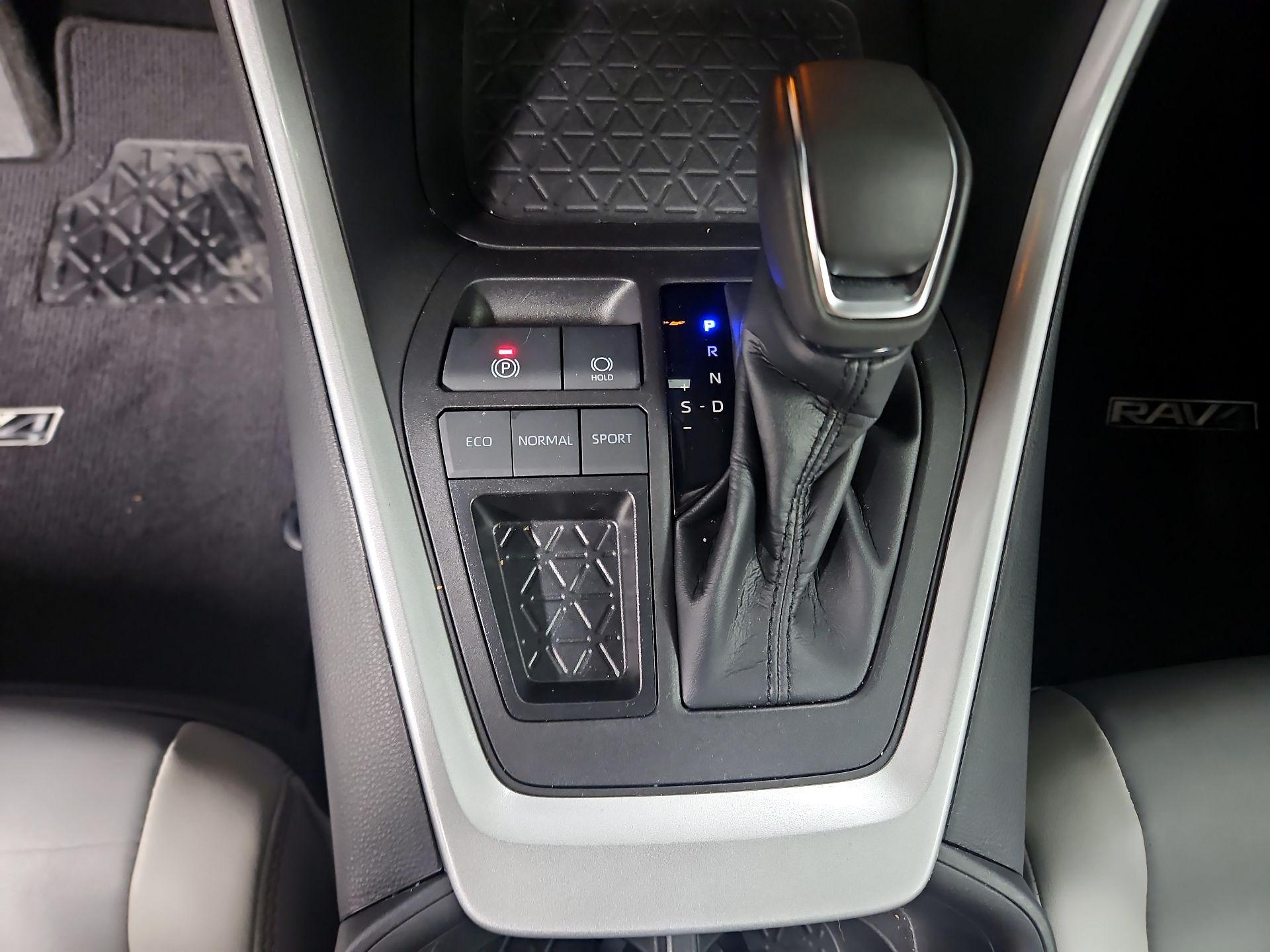 Thumbnail: 2023 Toyota RAV4 - 17