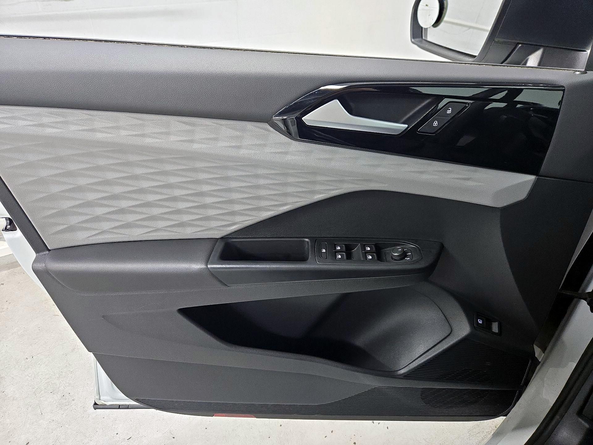 Thumbnail: 2022 Volkswagen Taos - 12