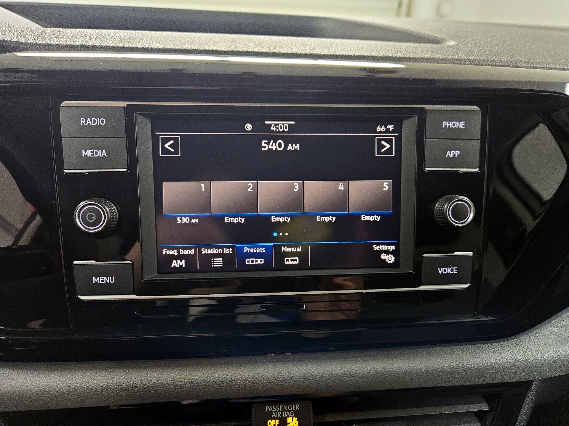 Thumbnail: 2022 Volkswagen Taos - 15