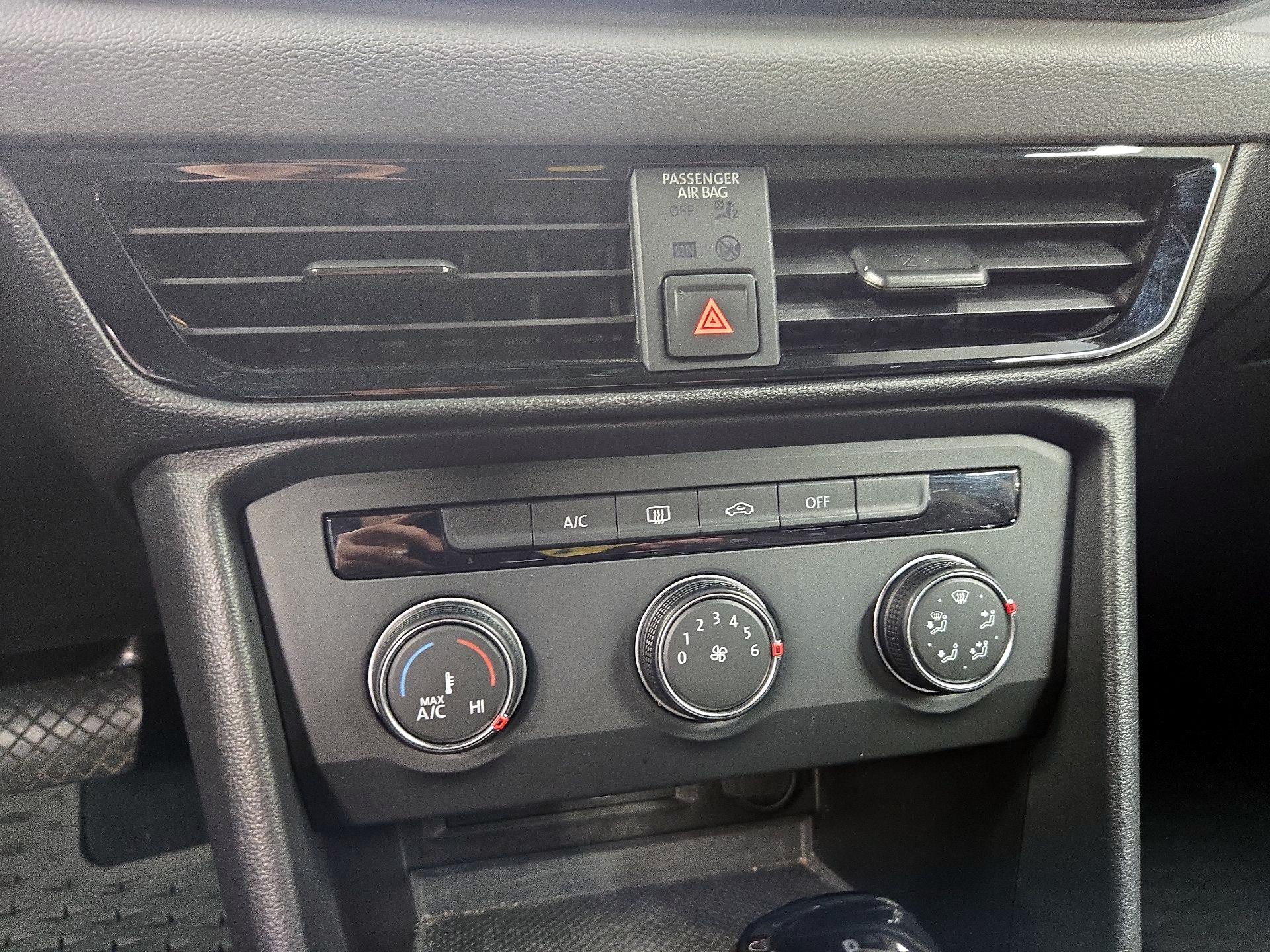 Thumbnail: 2022 Volkswagen Taos - 16