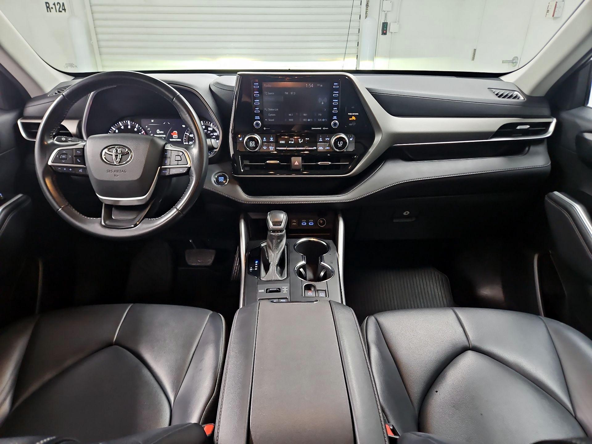 Thumbnail: 2022 Toyota Highlander - 9