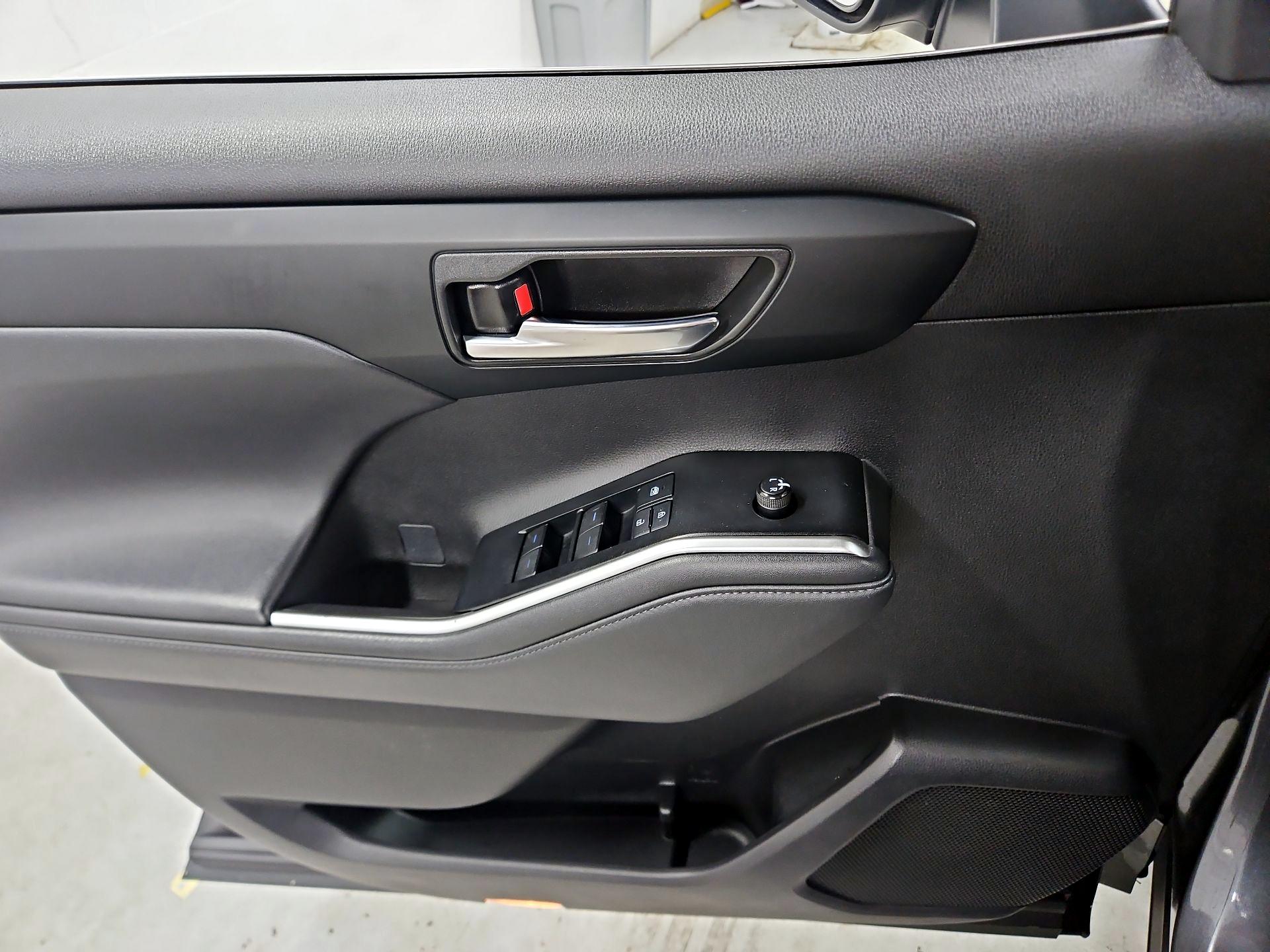 Thumbnail: 2022 Toyota Highlander - 12