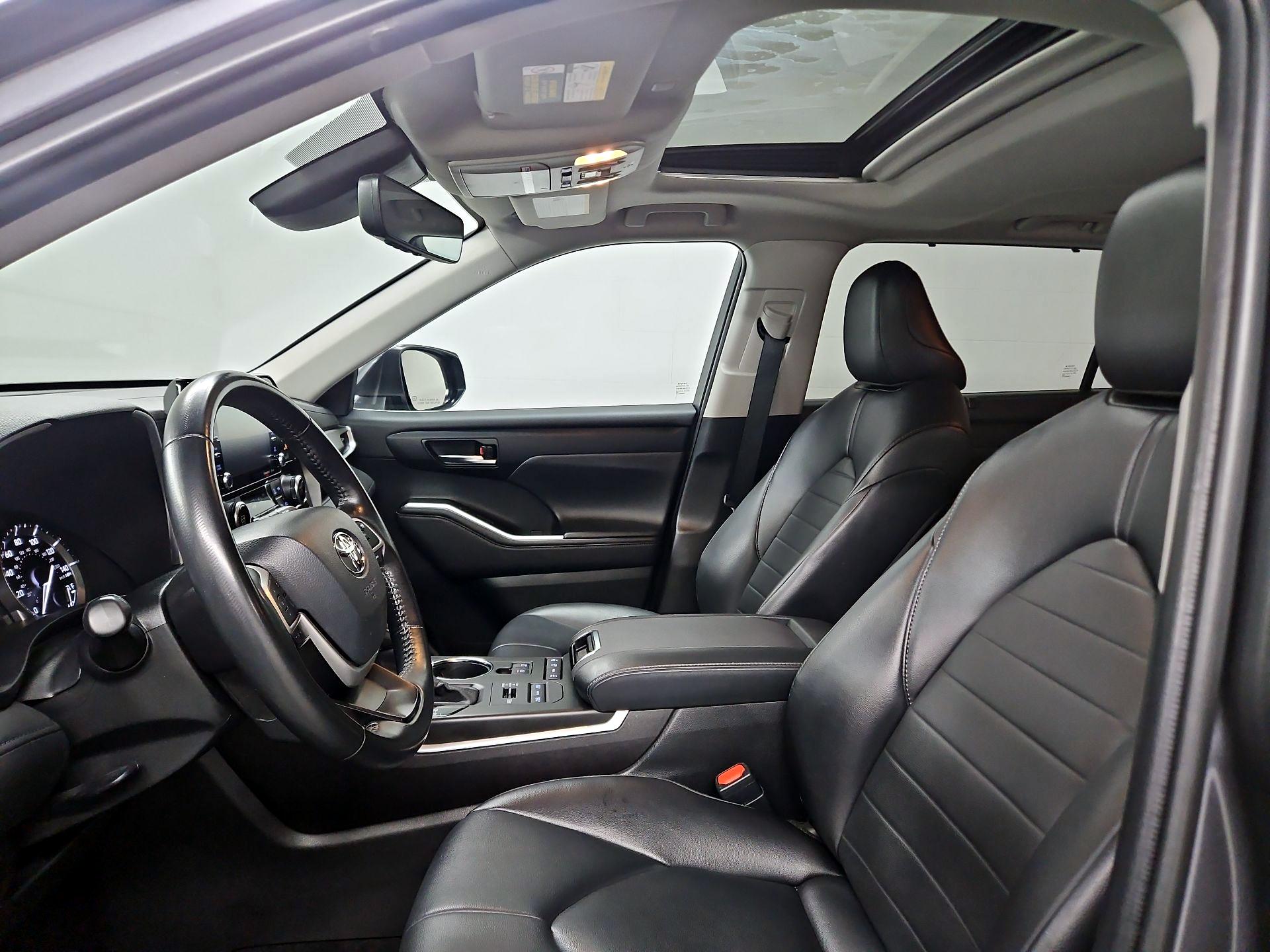 Thumbnail: 2022 Toyota Highlander - 19