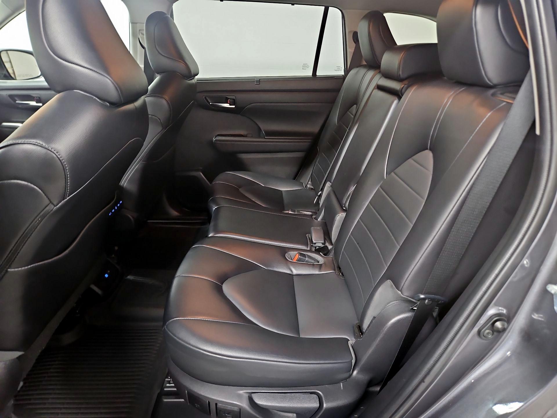 Thumbnail: 2022 Toyota Highlander - 20