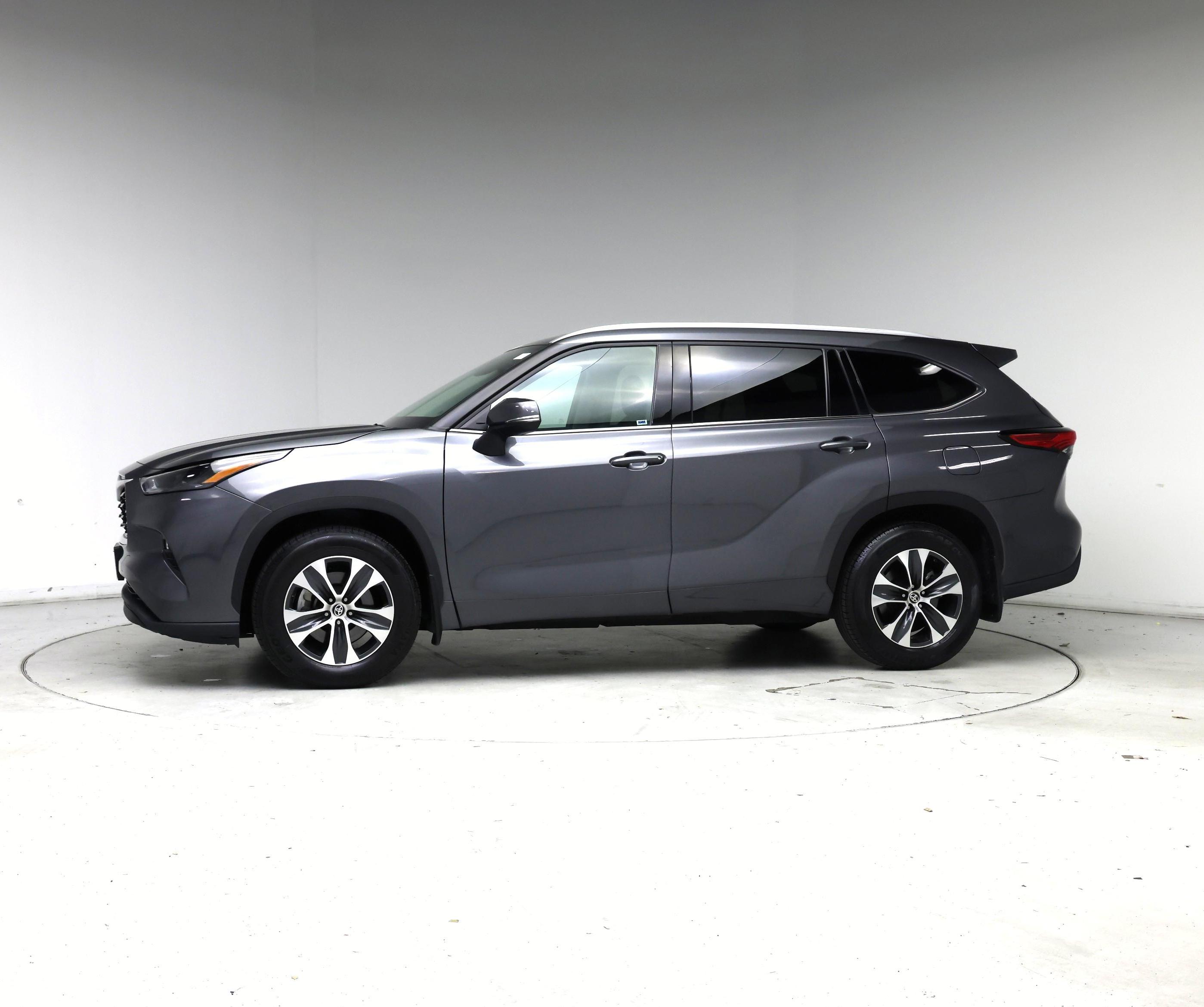 Thumbnail: 2022 Toyota Highlander - 3