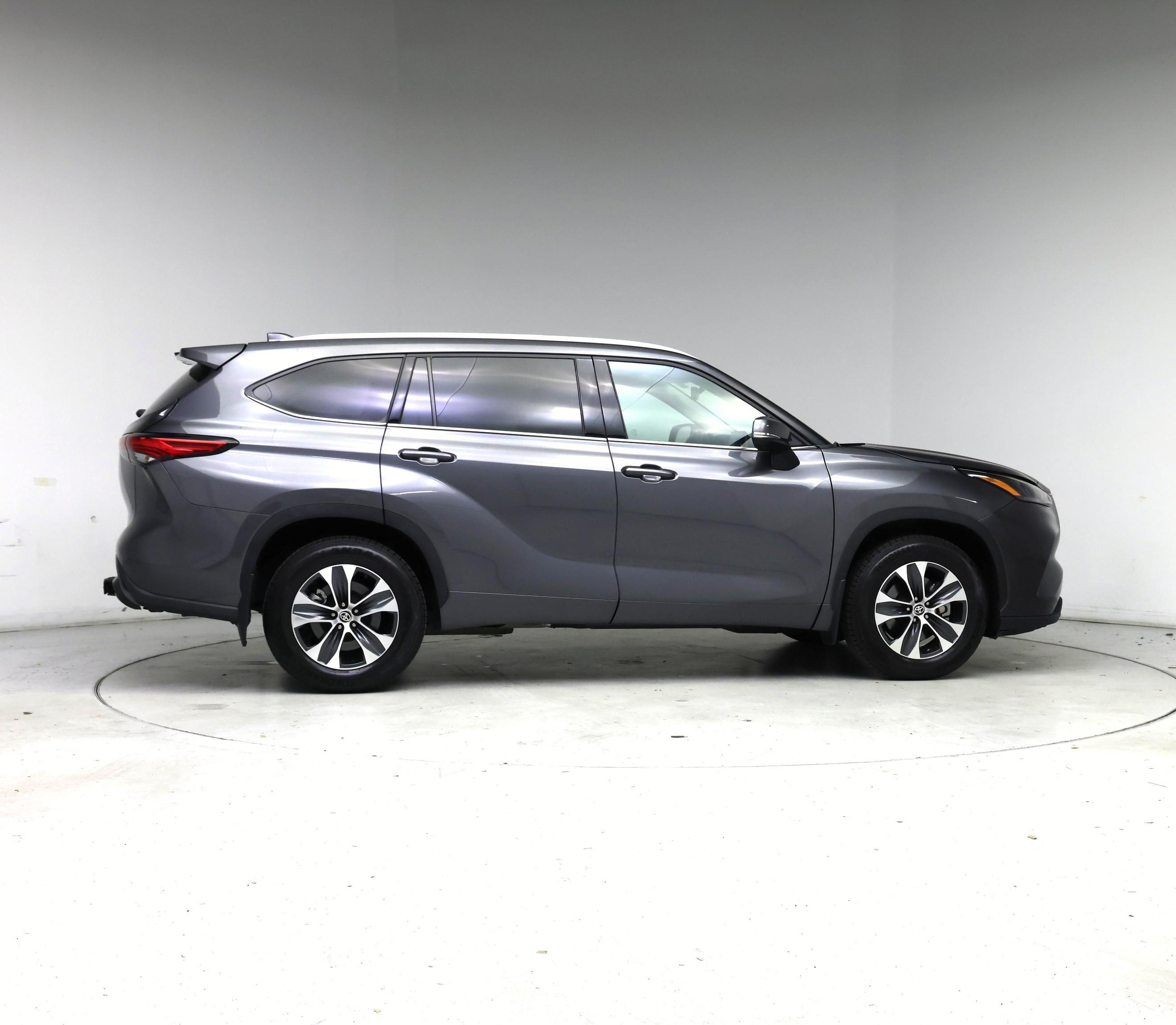 Thumbnail: 2022 Toyota Highlander - 7