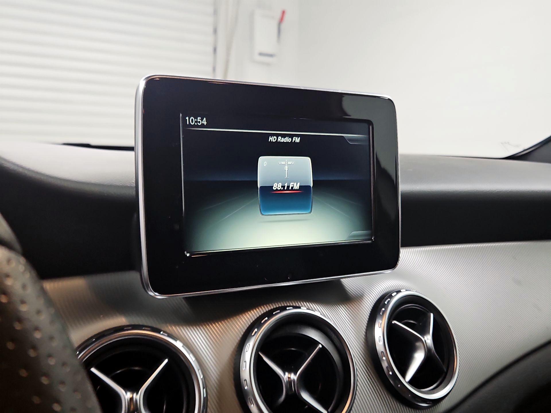 Thumbnail: 2016 Mercedes-Benz GLA - 16