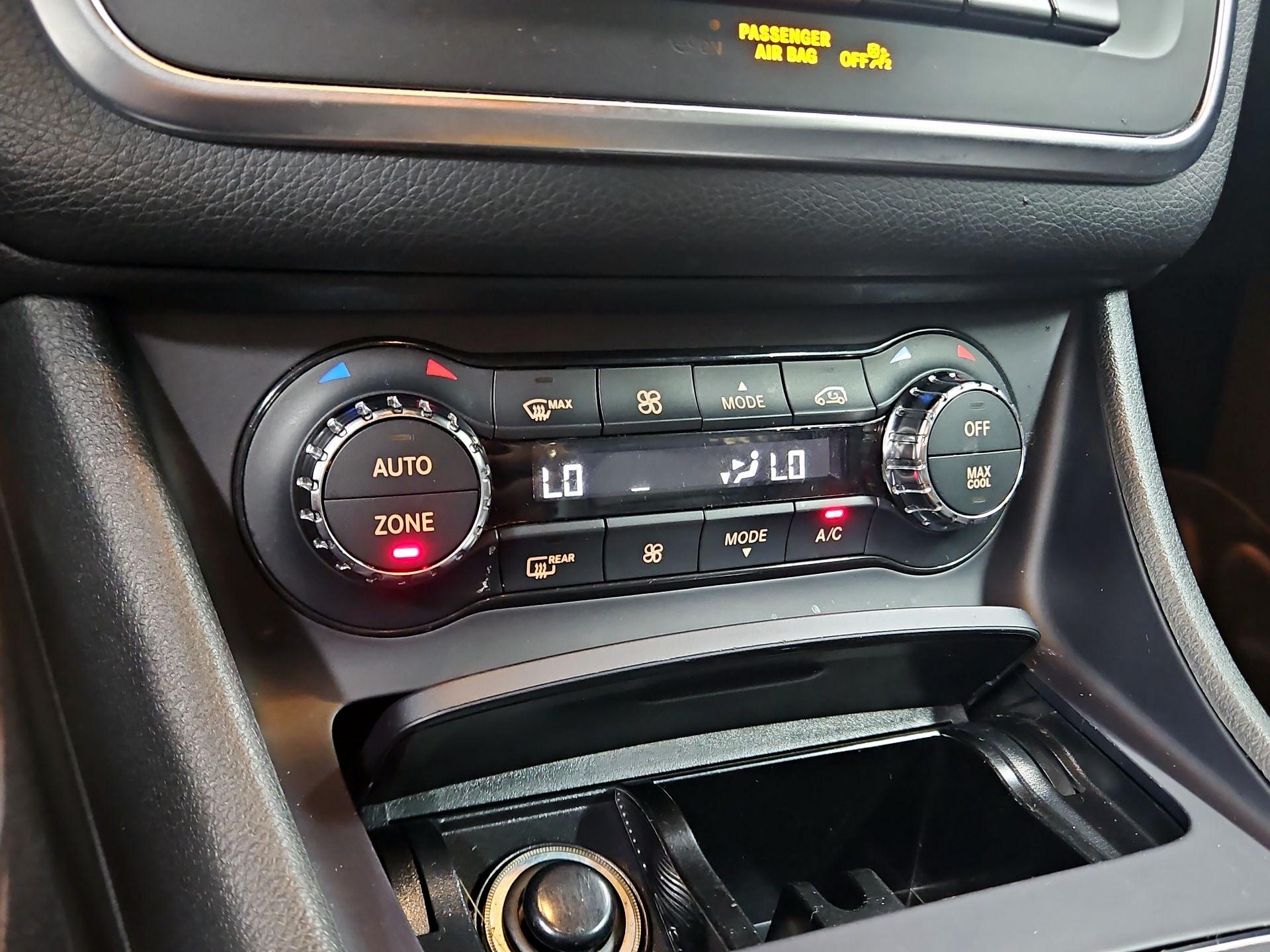 Thumbnail: 2016 Mercedes-Benz GLA - 17