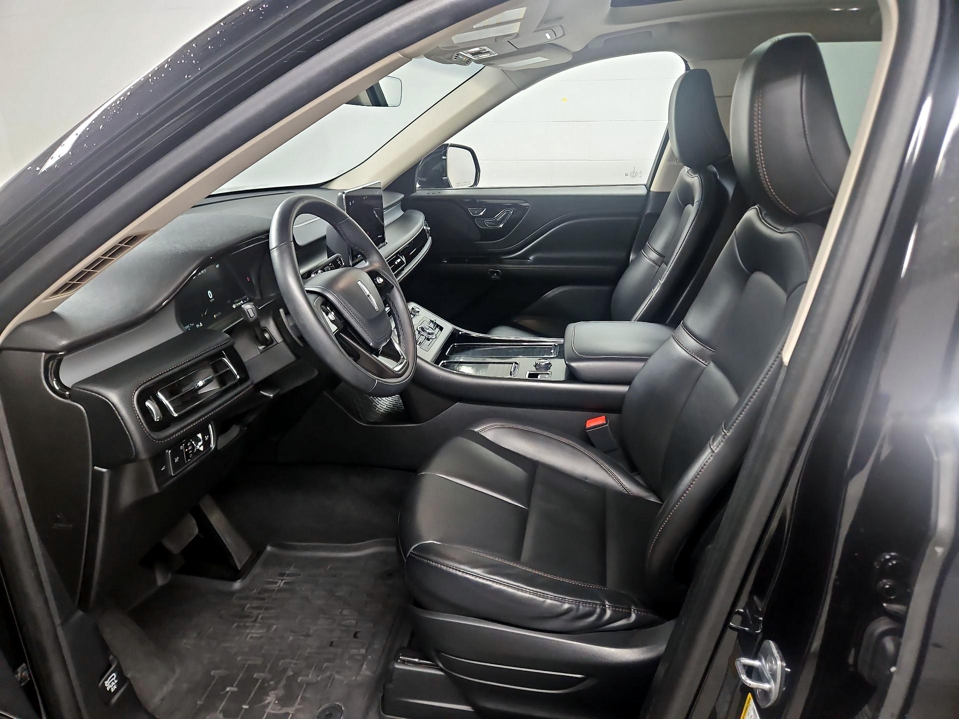 Thumbnail: 2023 Lincoln Aviator - 11