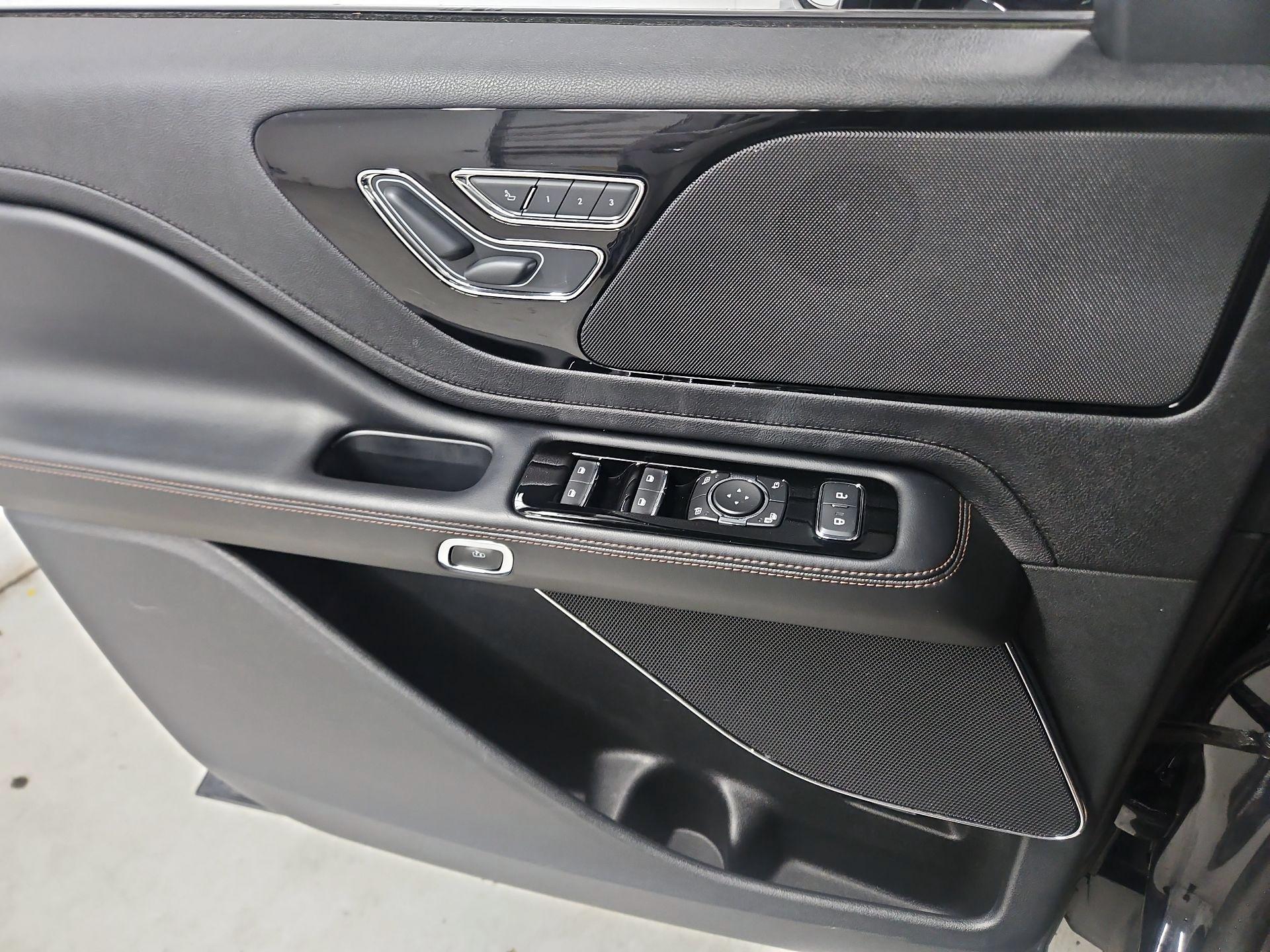 Thumbnail: 2023 Lincoln Aviator - 12