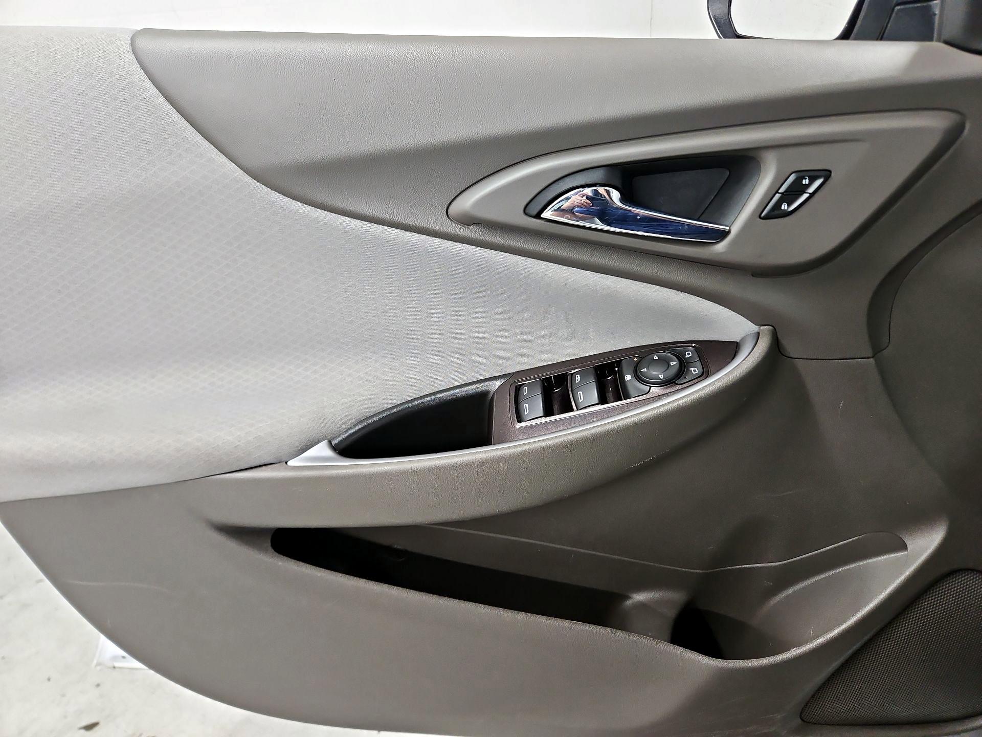 Thumbnail: 2022 Chevrolet Malibu - 12