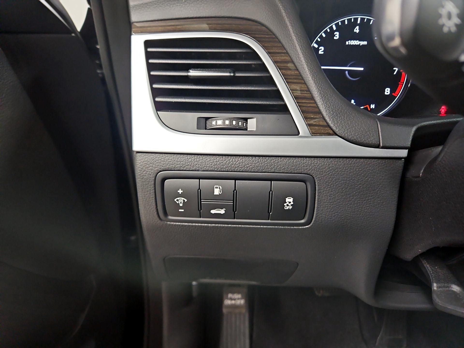 Thumbnail: 2015 Hyundai Genesis - 13