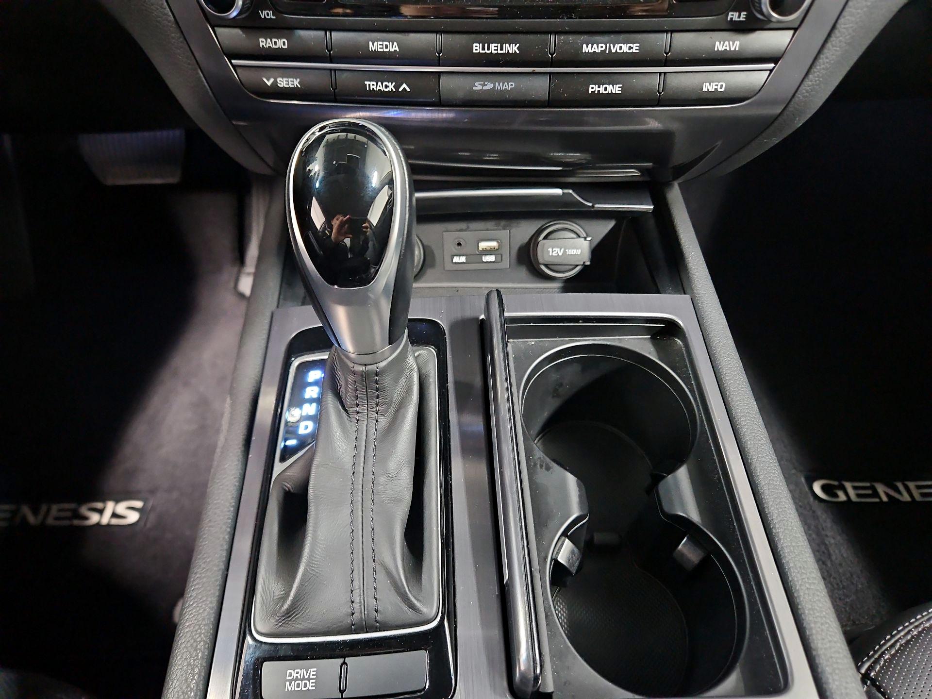 Thumbnail: 2015 Hyundai Genesis - 18