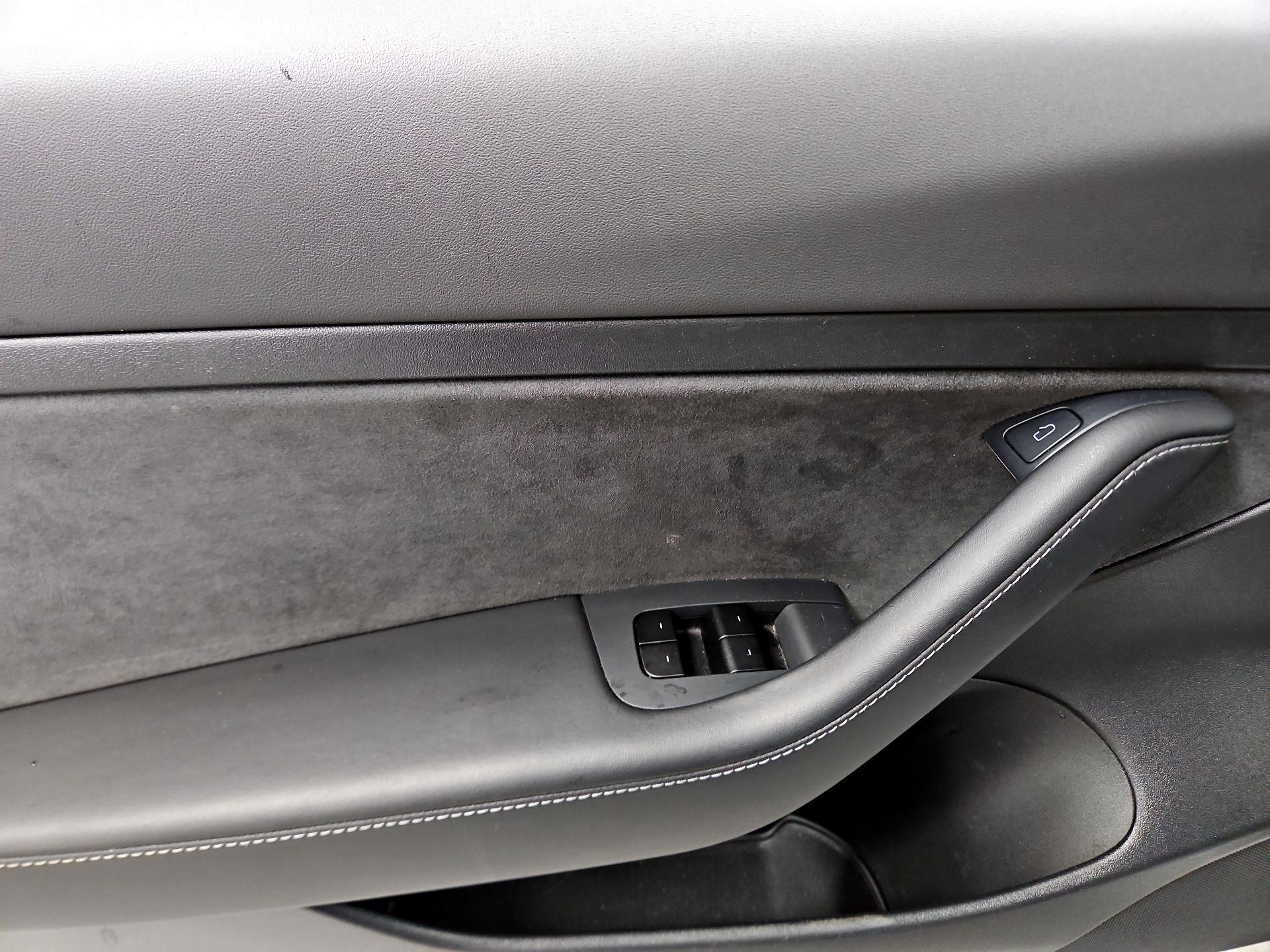 Thumbnail: 2021 Tesla Model 3 - 12