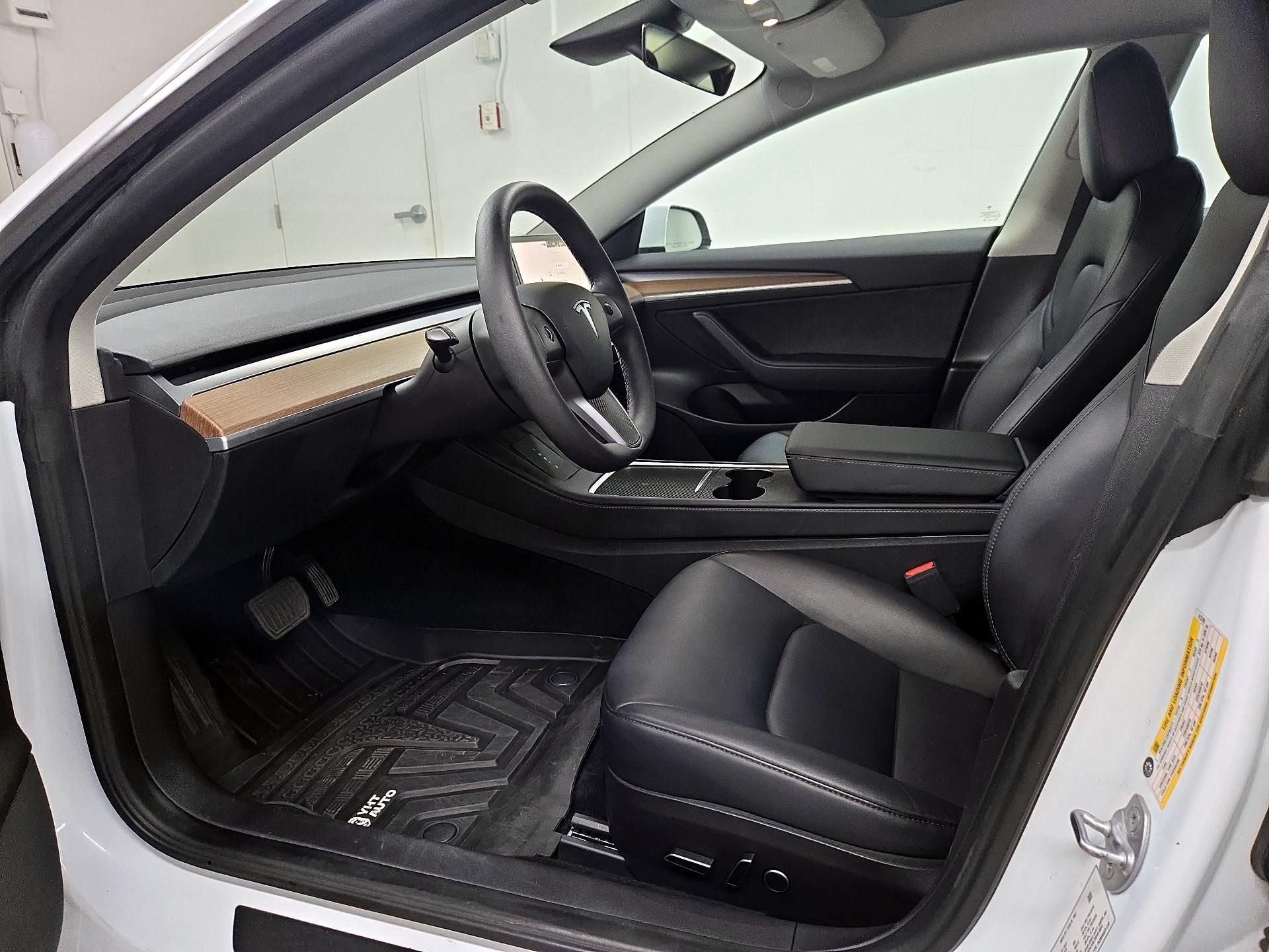 Thumbnail: 2023 Tesla Model 3 - 11