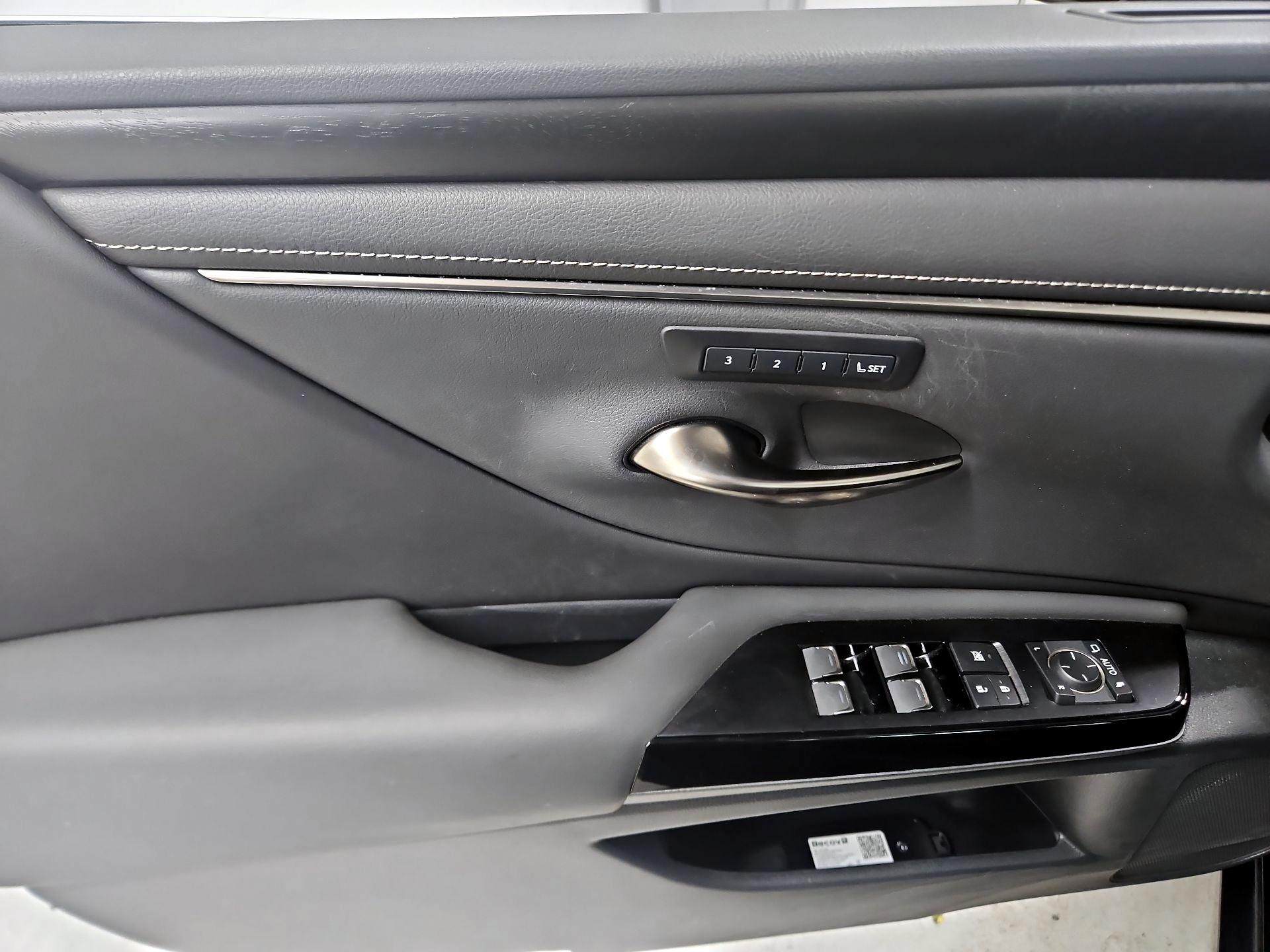 Thumbnail: 2022 Lexus ES - 12