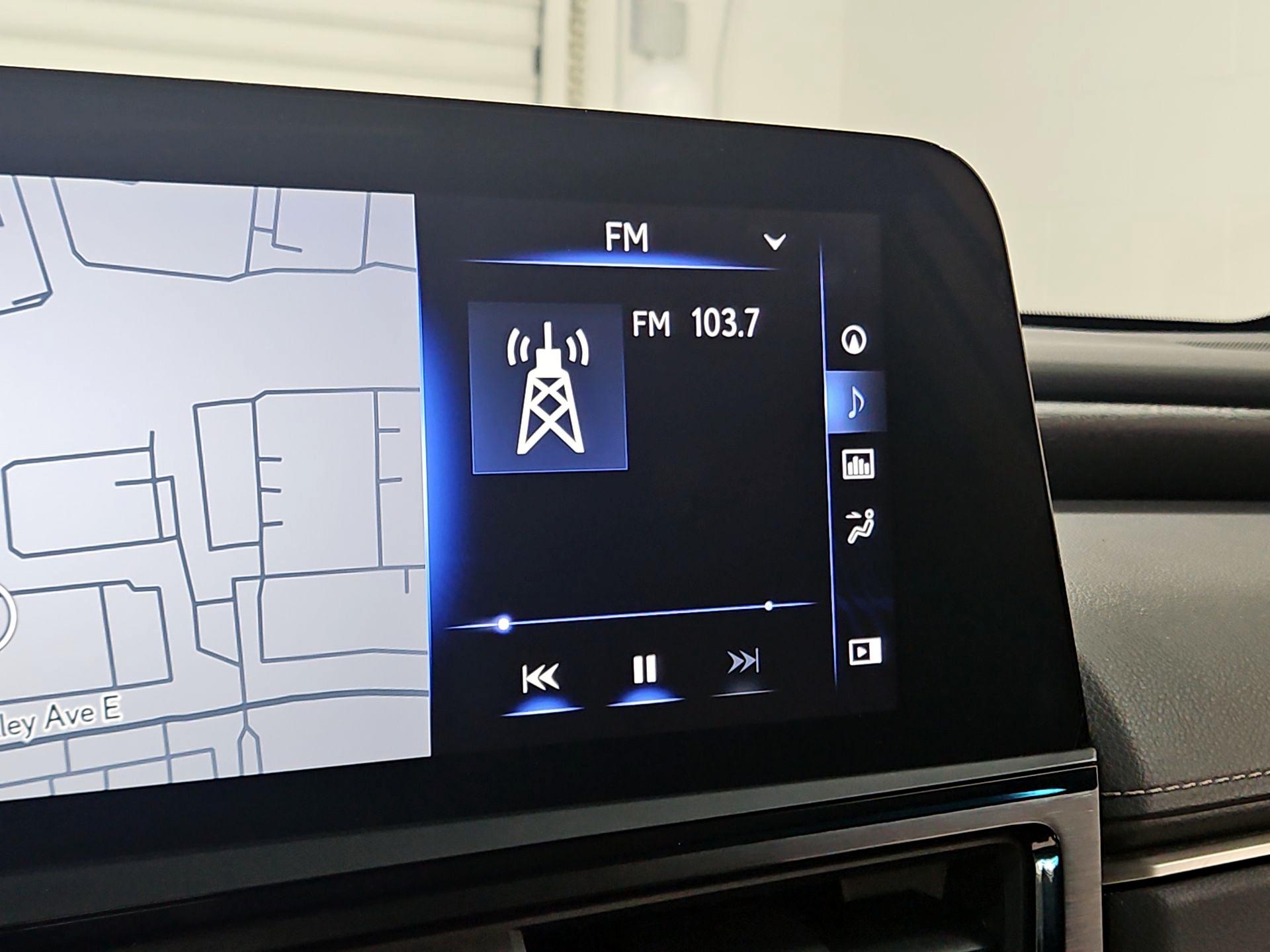 Thumbnail: 2022 Lexus ES - 16