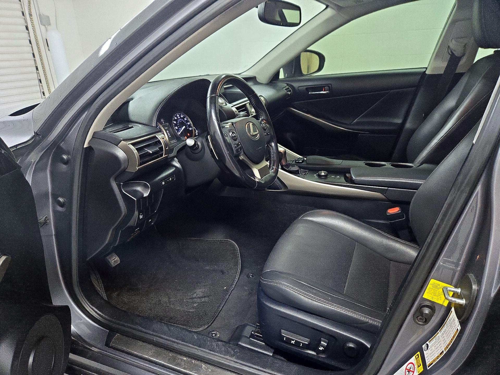 Thumbnail: 2016 Lexus IS - 11