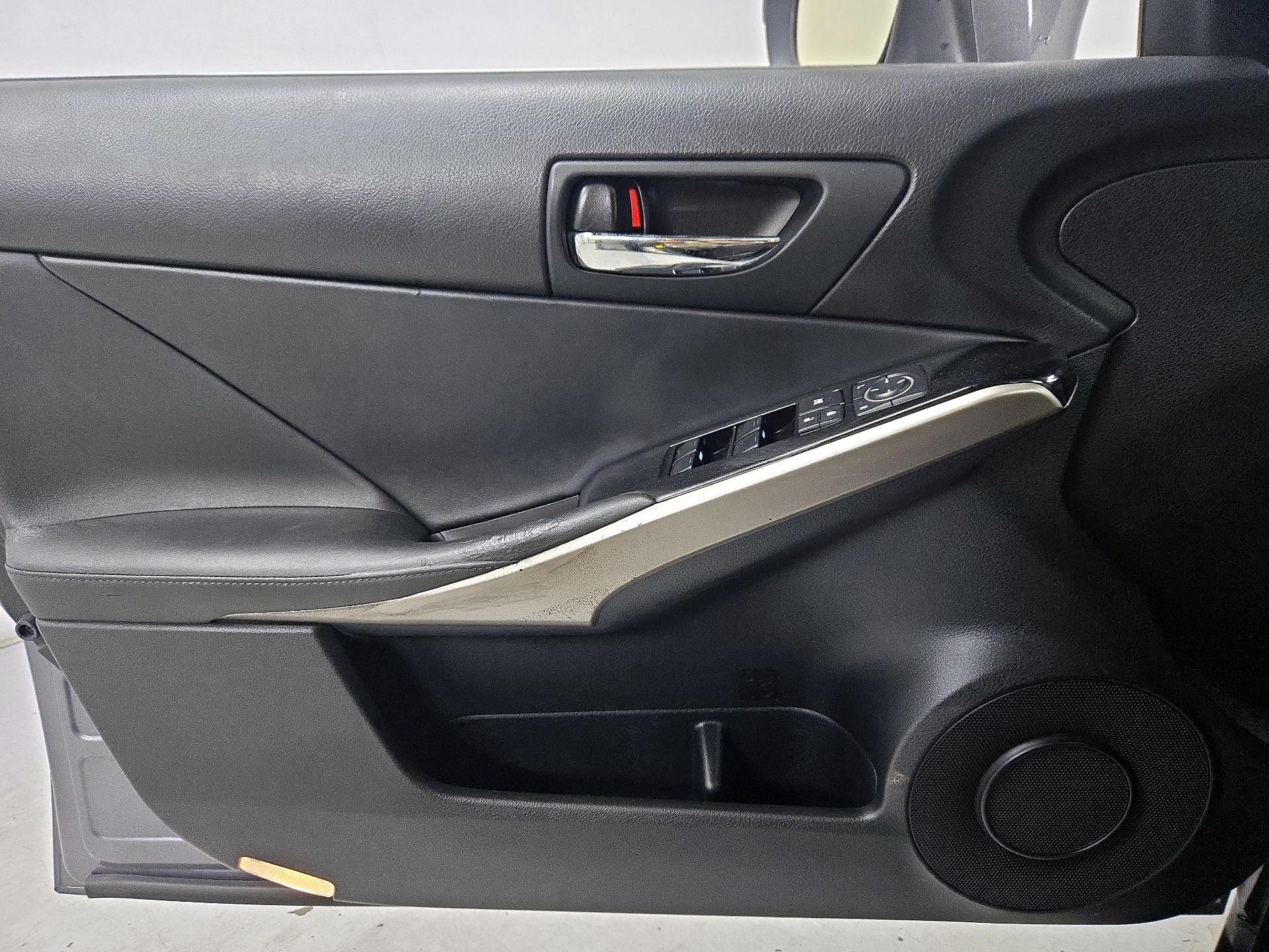 Thumbnail: 2016 Lexus IS - 12