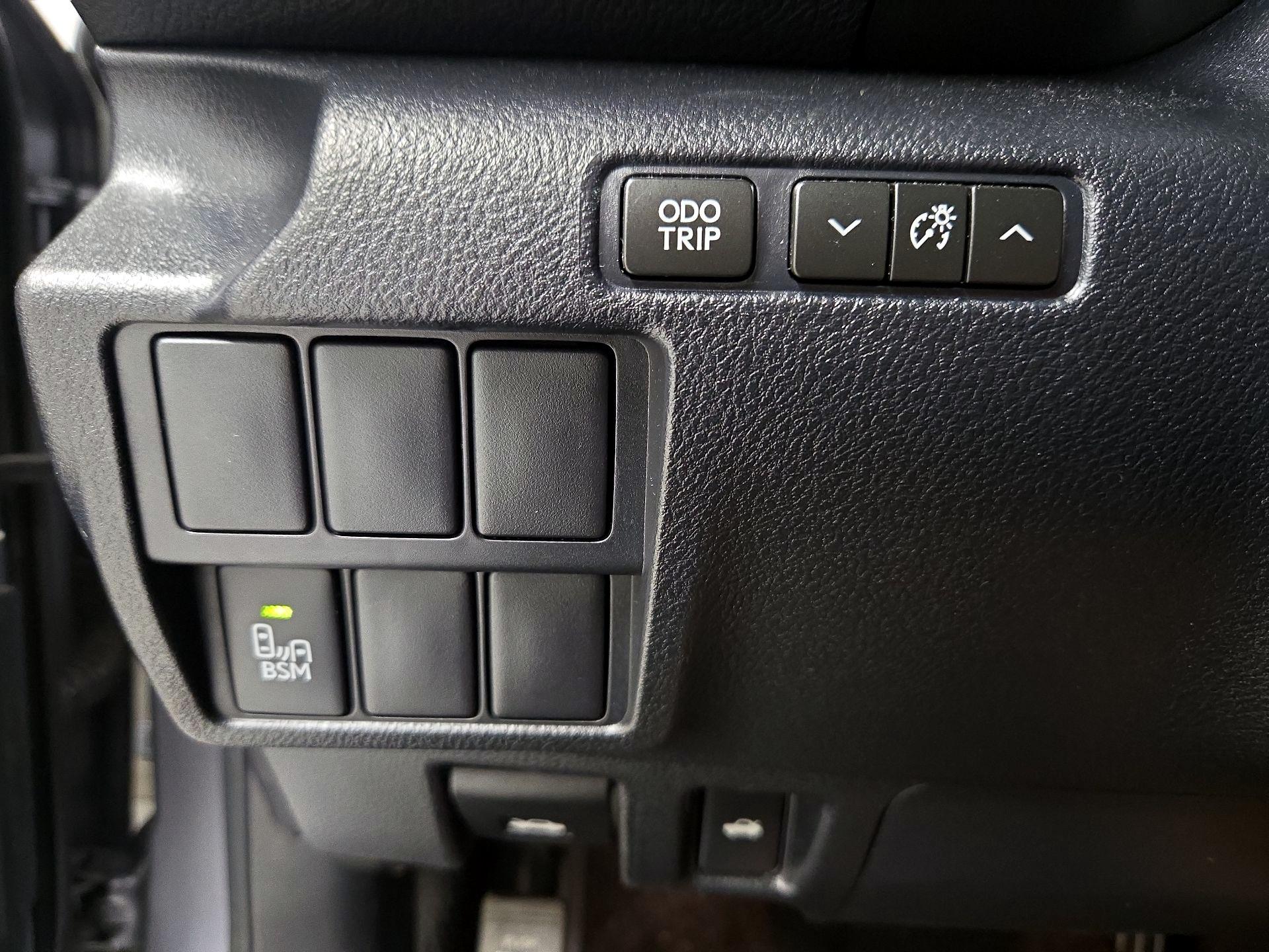 Thumbnail: 2016 Lexus IS - 13