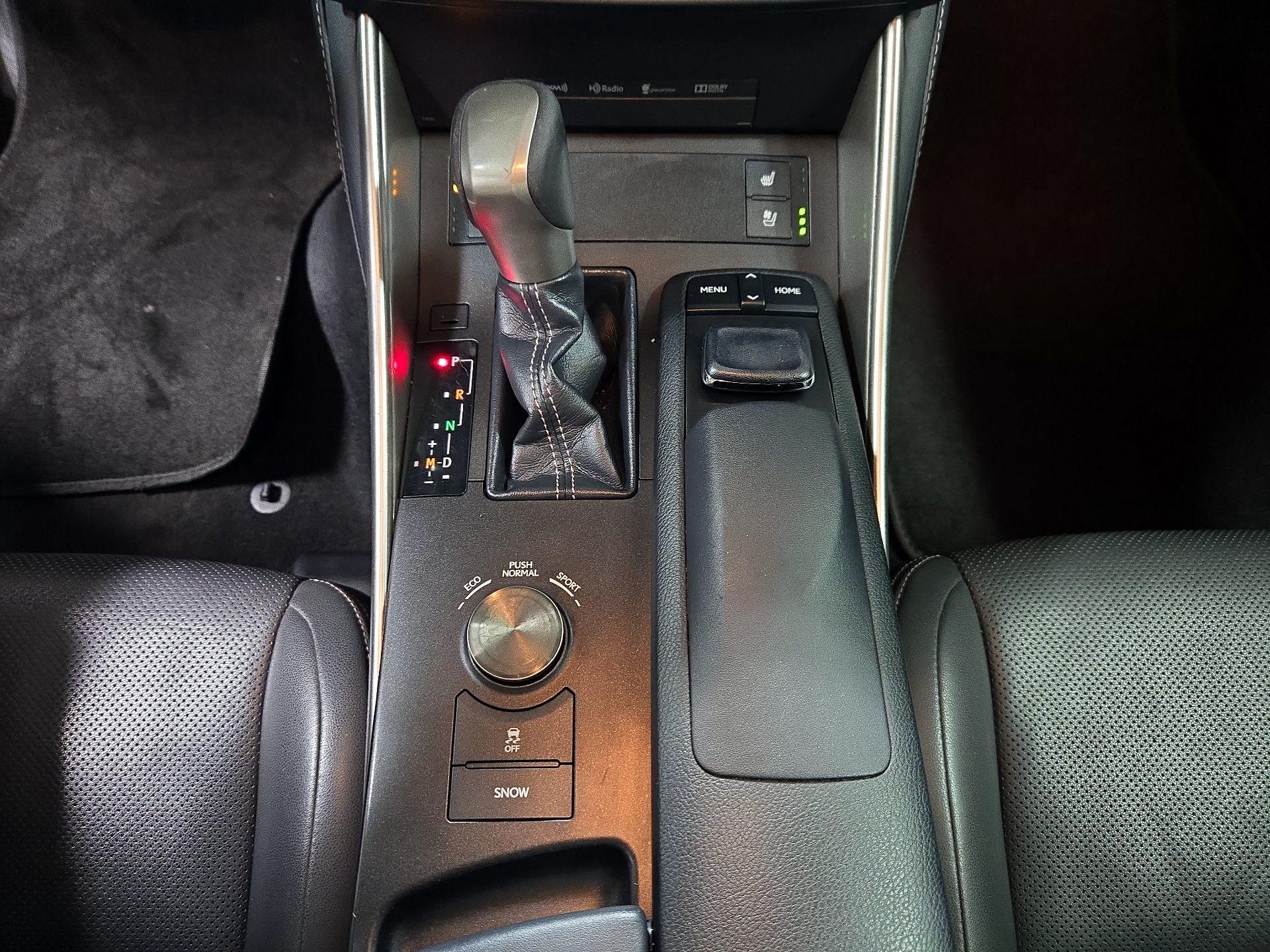 Thumbnail: 2016 Lexus IS - 18